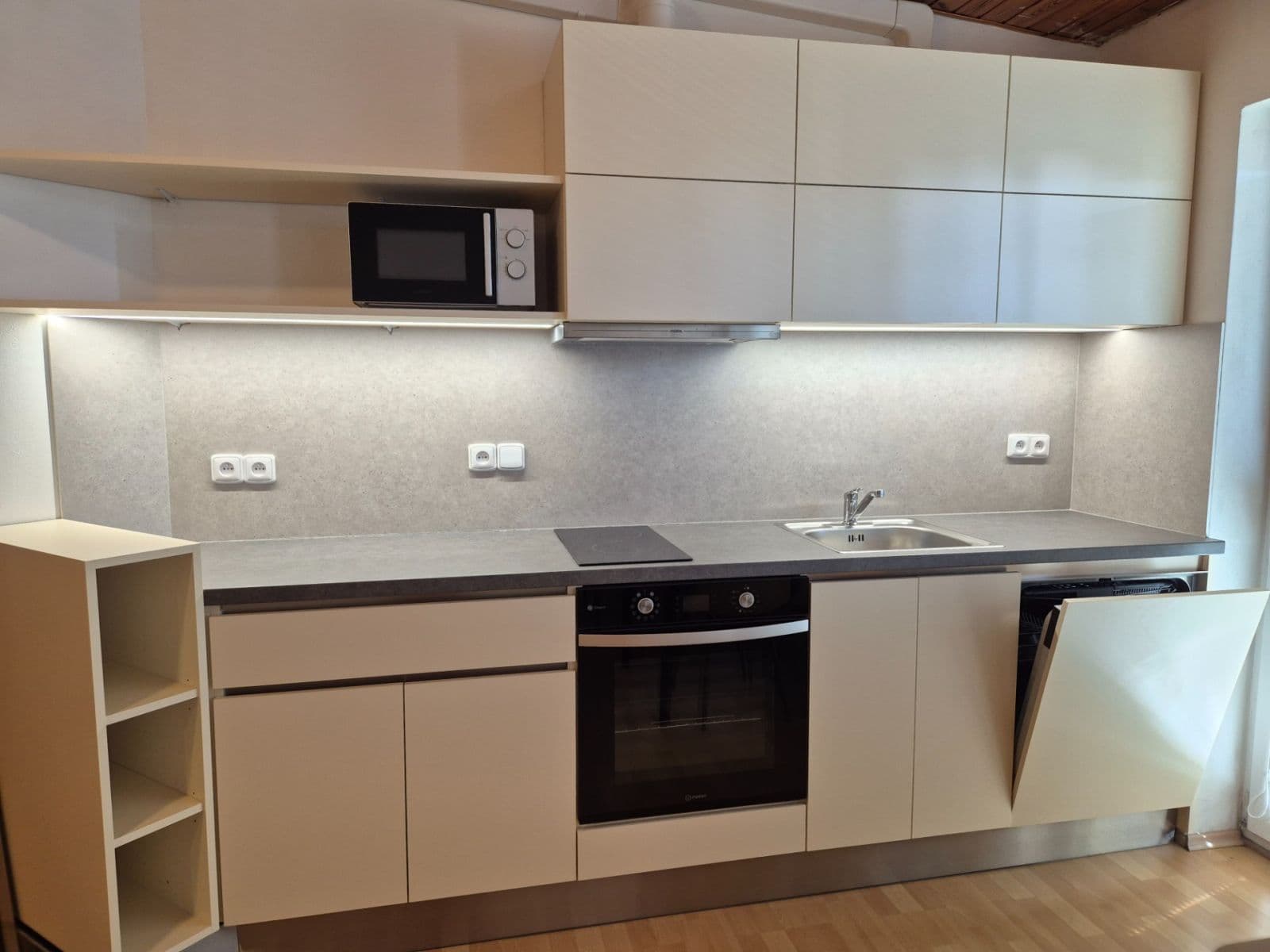 Pronájem bytu 3+kk 82 m², Hněvkovského, Brno, Jihomoravský kraj Pronájem bytu 3+kk 82 m², Hněvkovského, Brno, Jihomoravský kraj