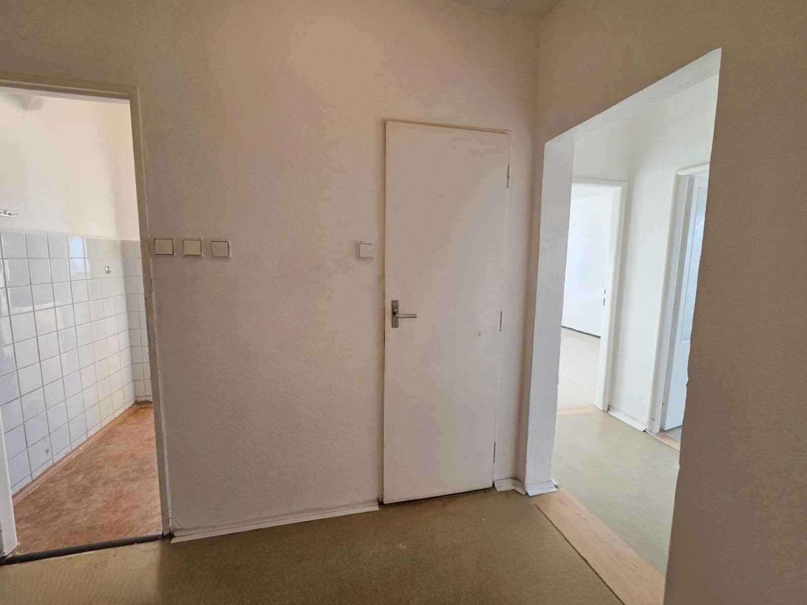 Prodej bytu 3+1 64 m², Křenická, Praha, Praha Prodej bytu 3+1 64 m², Křenická, Praha, Praha