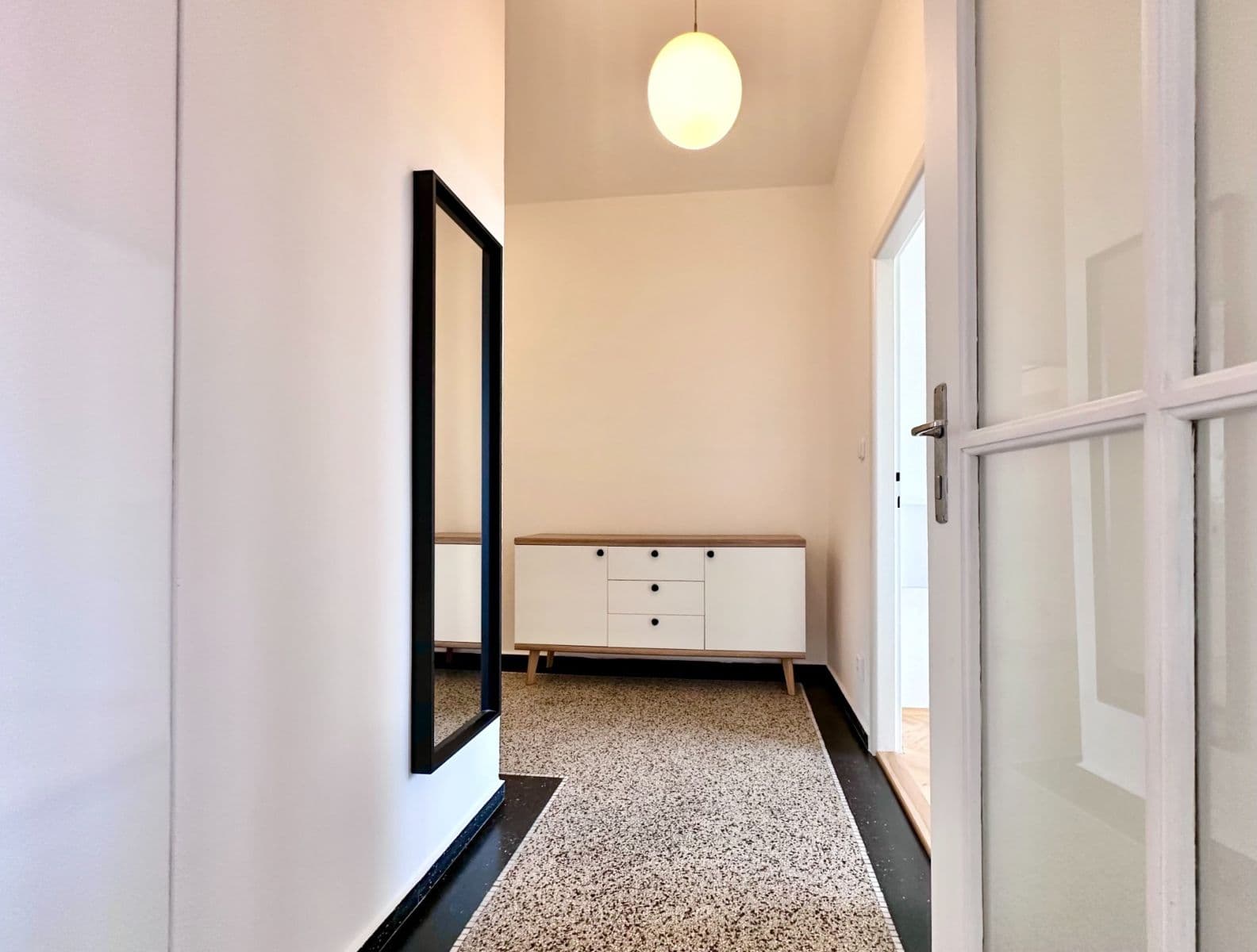 Pronájem bytu 2+kk 50 m², Smolenská, Praha, Praha Pronájem bytu 2+kk 50 m², Smolenská, Praha, Praha