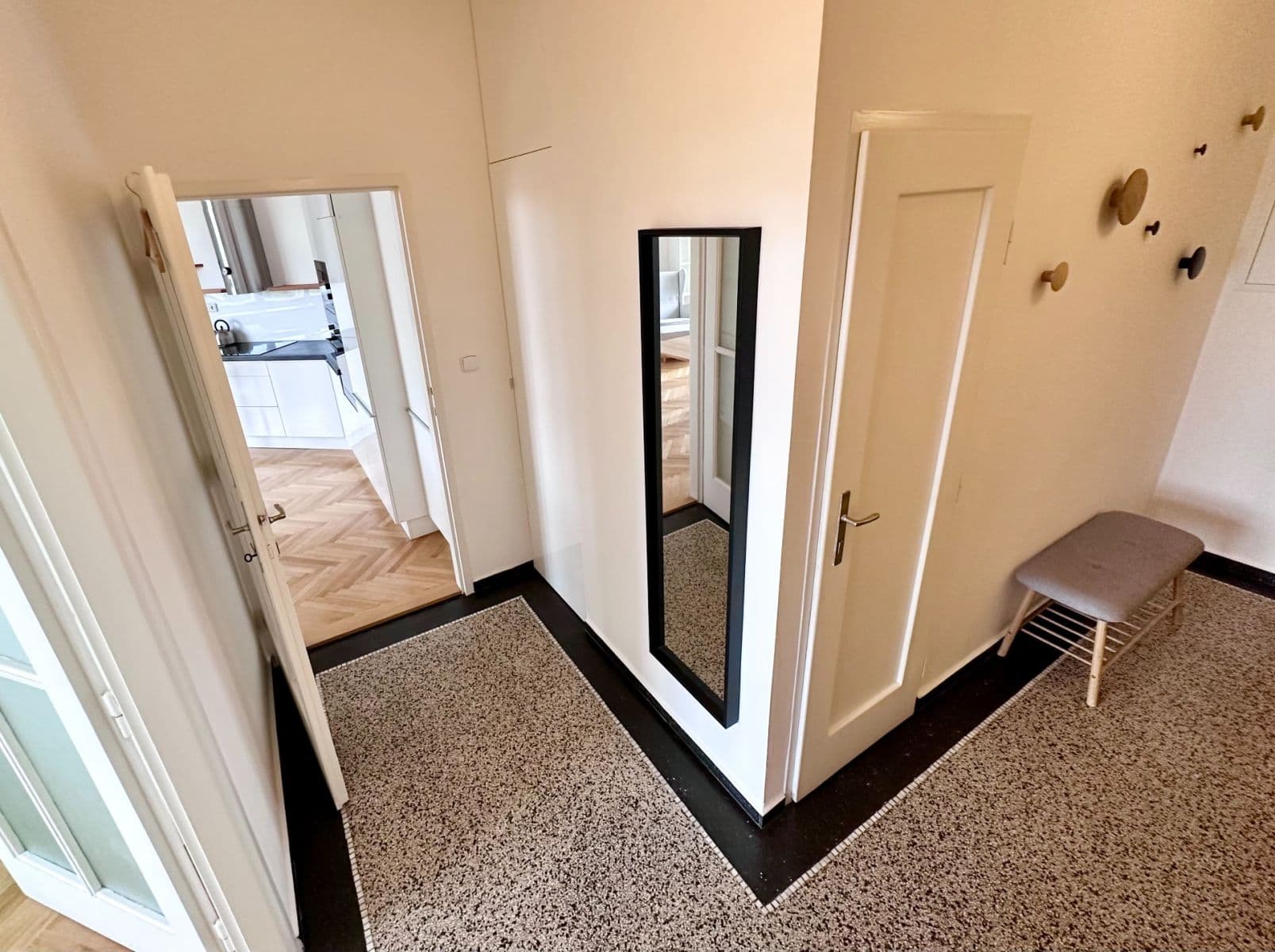 Pronájem bytu 2+kk 50 m², Smolenská, Praha, Praha Pronájem bytu 2+kk 50 m², Smolenská, Praha, Praha