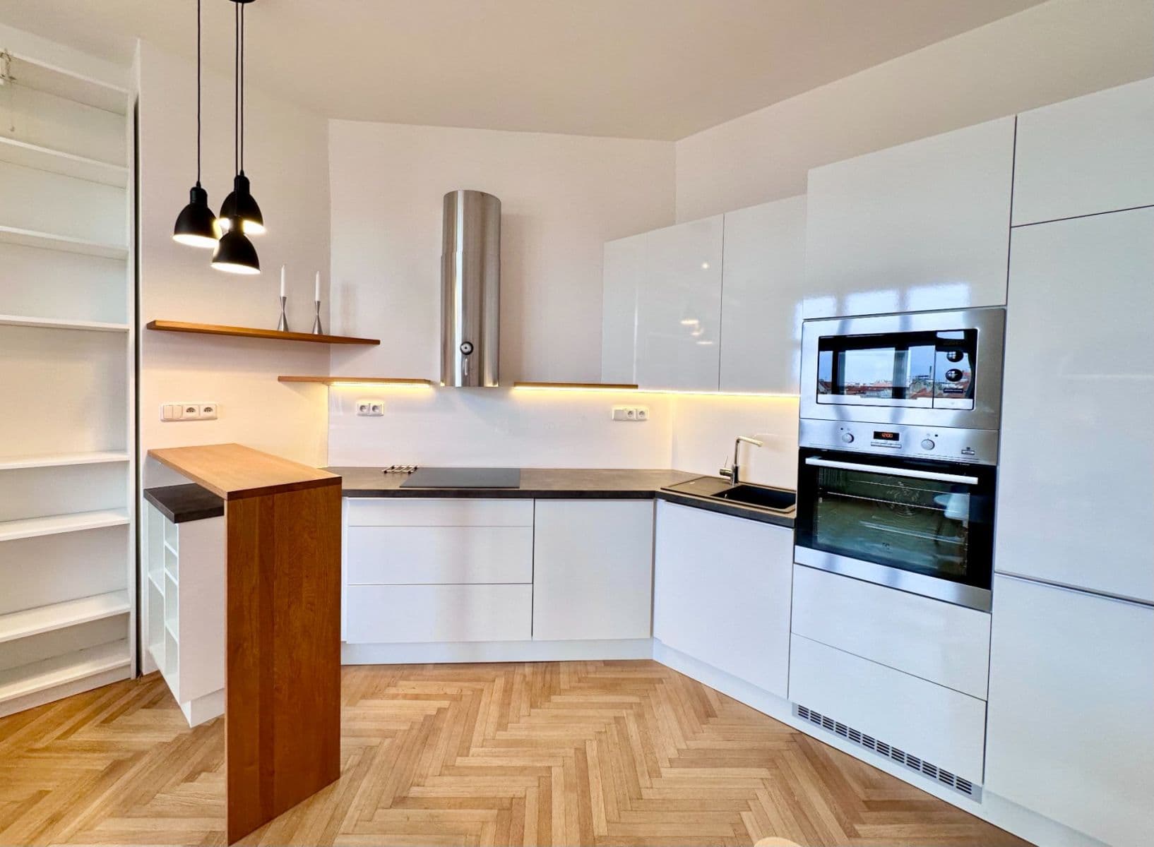 Pronájem bytu 2+kk 50 m², Smolenská, Praha, Praha Pronájem bytu 2+kk 50 m², Smolenská, Praha, Praha