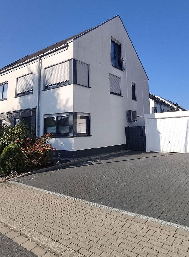 Prodej domu 129 m², pozemek 255 m², Theodor-Blank-Allee 40, Dortmund, Severní Porýní-Vestfálsko Prodej domu 129 m², pozemek 255 m², Theodor-Blank-Allee 40, Dortmund, Severní Porýní-Vestfálsko