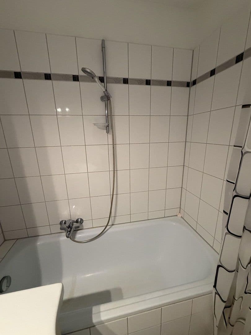 Pronájem bytu 1+1 32 m², Daphnestraße 32, München, Bavorsko Pronájem bytu 1+1 32 m², Daphnestraße 32, München, Bavorsko