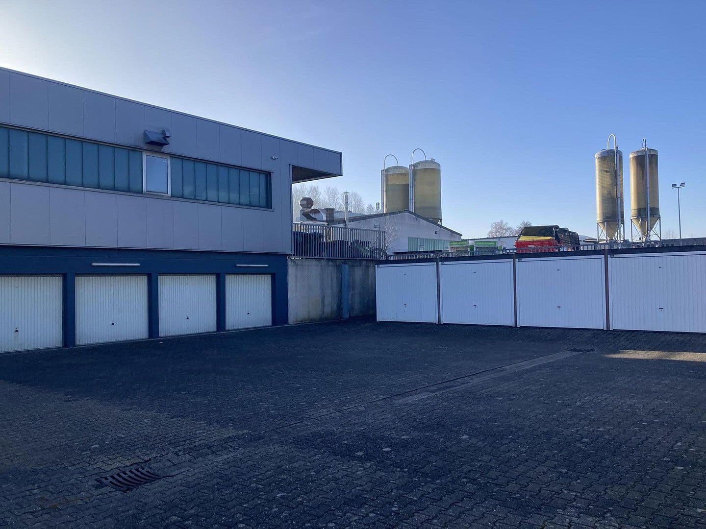 Prodej nebytového prostoru 2.400 m², Carl-Zeiss-Straße 16, Alsdorf, Severní Porýní-Vestfálsko Prodej nebytového prostoru 2.400 m², Carl-Zeiss-Straße 16, Alsdorf, Severní Porýní-Vestfálsko