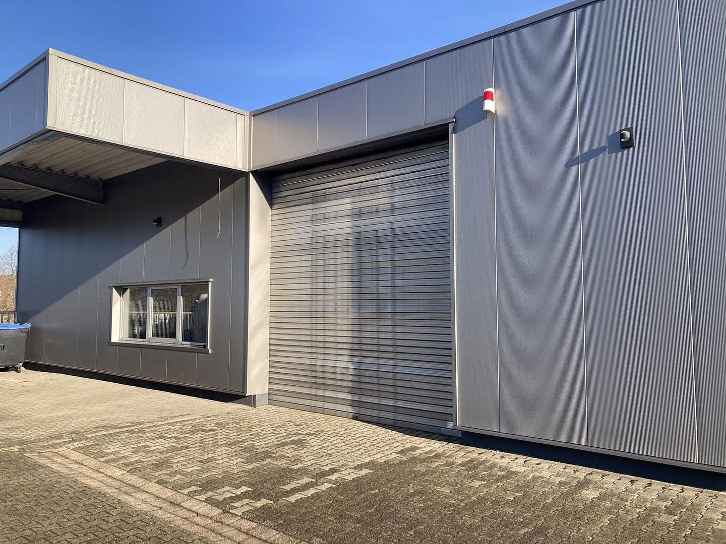 Prodej nebytového prostoru 2.400 m², Carl-Zeiss-Straße 16, Alsdorf, Severní Porýní-Vestfálsko Prodej nebytového prostoru 2.400 m², Carl-Zeiss-Straße 16, Alsdorf, Severní Porýní-Vestfálsko