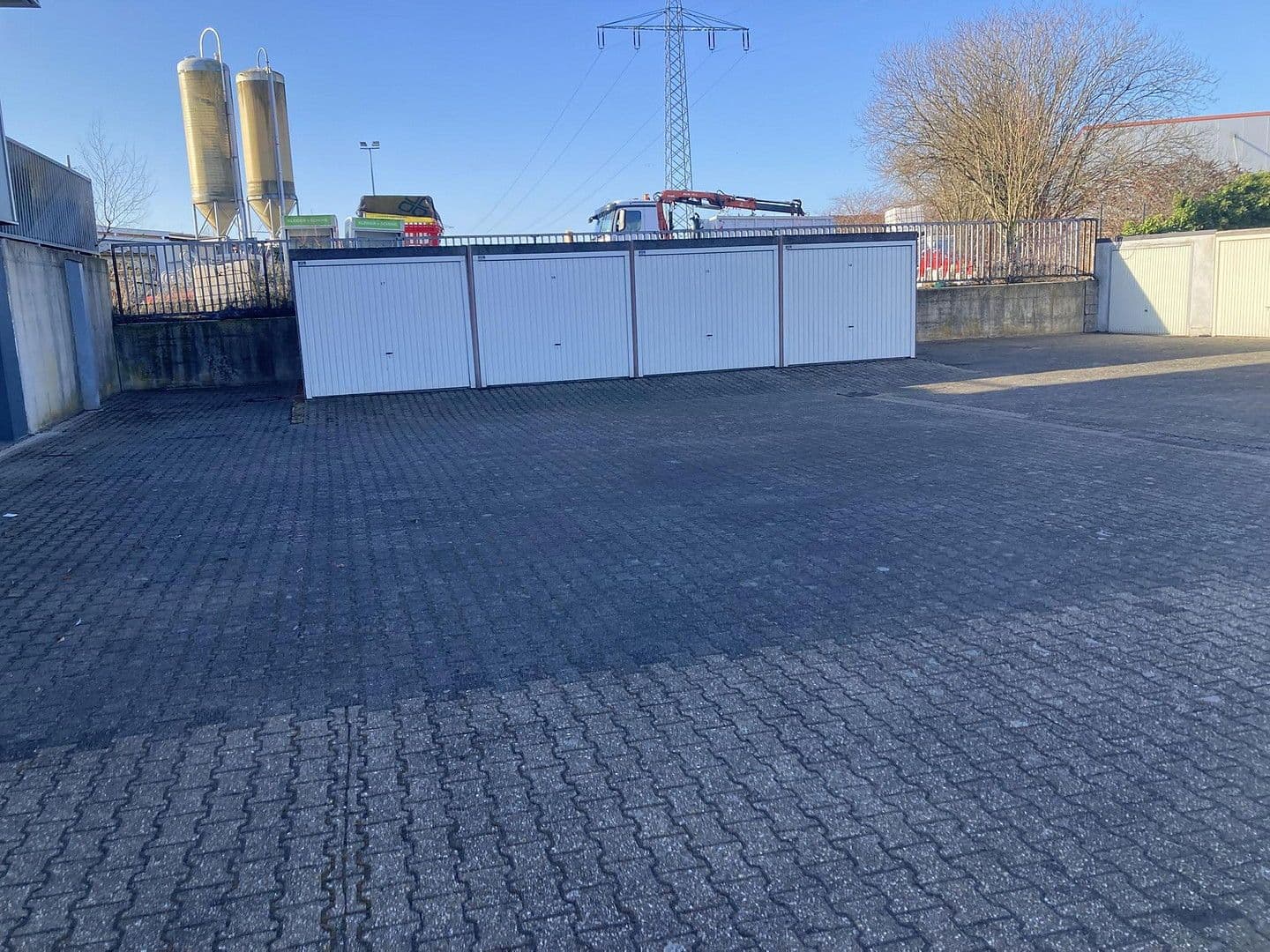 Prodej nebytového prostoru 2.400 m², Carl-Zeiss-Straße 16, Alsdorf, Severní Porýní-Vestfálsko Prodej nebytového prostoru 2.400 m², Carl-Zeiss-Straße 16, Alsdorf, Severní Porýní-Vestfálsko