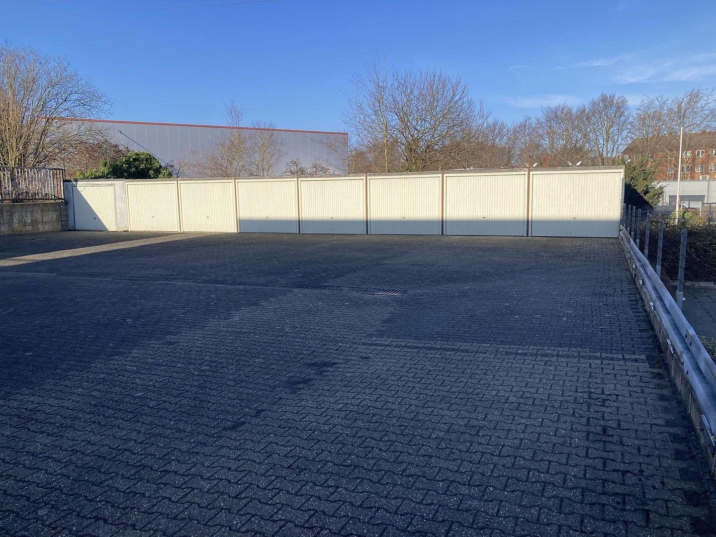 Prodej nebytového prostoru 2.400 m², Carl-Zeiss-Straße 16, Alsdorf, Severní Porýní-Vestfálsko Prodej nebytového prostoru 2.400 m², Carl-Zeiss-Straße 16, Alsdorf, Severní Porýní-Vestfálsko