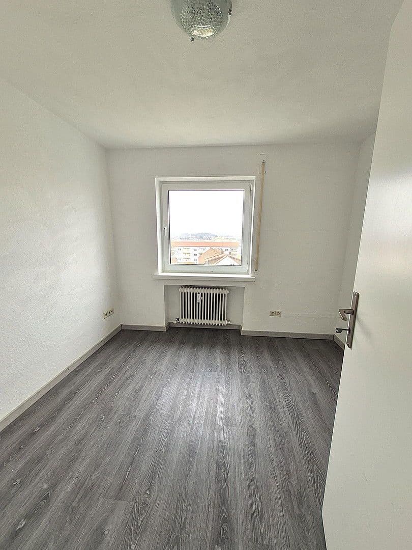 Pronájem bytu 4+1 92 m², Werastr. 39, Friedrichshafen, Bádensko-Württembersko Pronájem bytu 4+1 92 m², Werastr. 39, Friedrichshafen, Bádensko-Württembersko