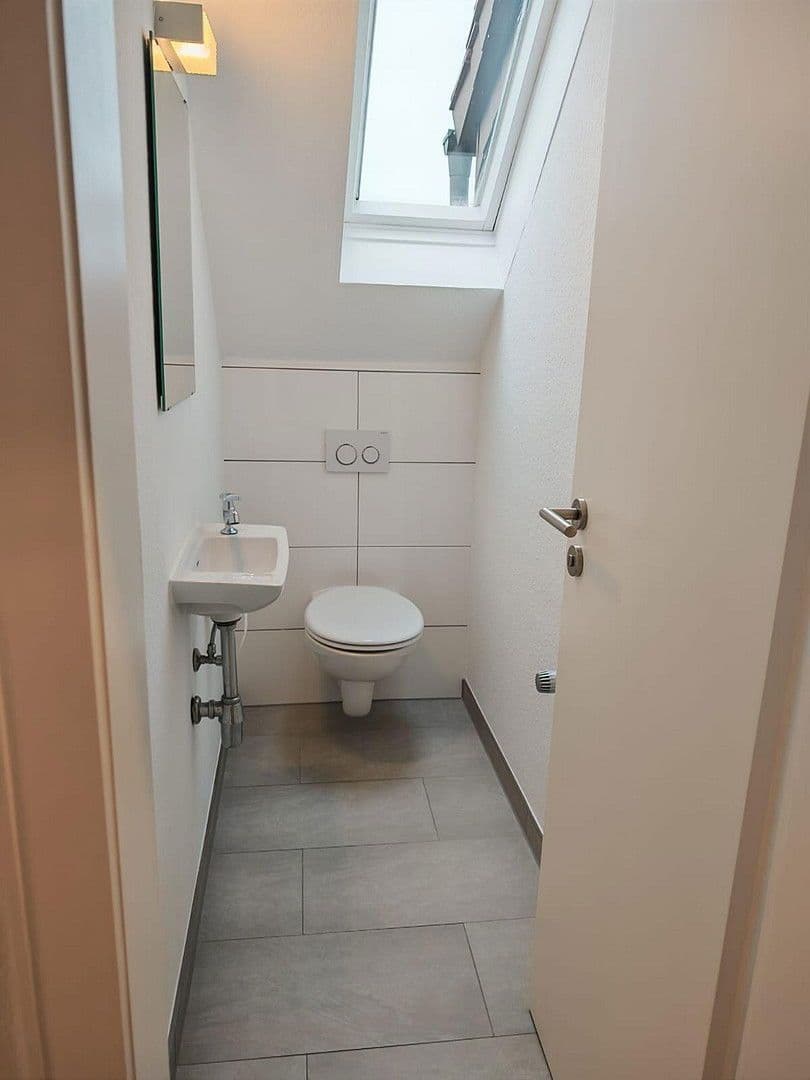 Pronájem bytu 3+1 83 m², Stuttgart, Bádensko-Württembersko Pronájem bytu 3+1 83 m², Stuttgart, Bádensko-Württembersko