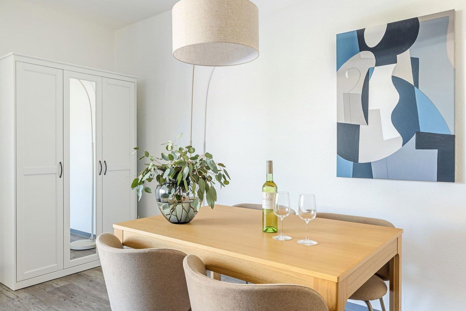 Pronájem bytu 1+kk 54 m², Görlitzer Str. 2, Hochheim, Hessen Pronájem bytu 1+kk 54 m², Görlitzer Str. 2, Hochheim, Hessen