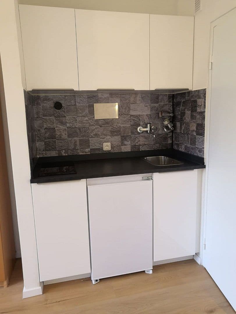 Pronájem bytu 1+1 23 m², Klagenfurter Str., München, Bavorsko Pronájem bytu 1+1 23 m², Klagenfurter Str., München, Bavorsko