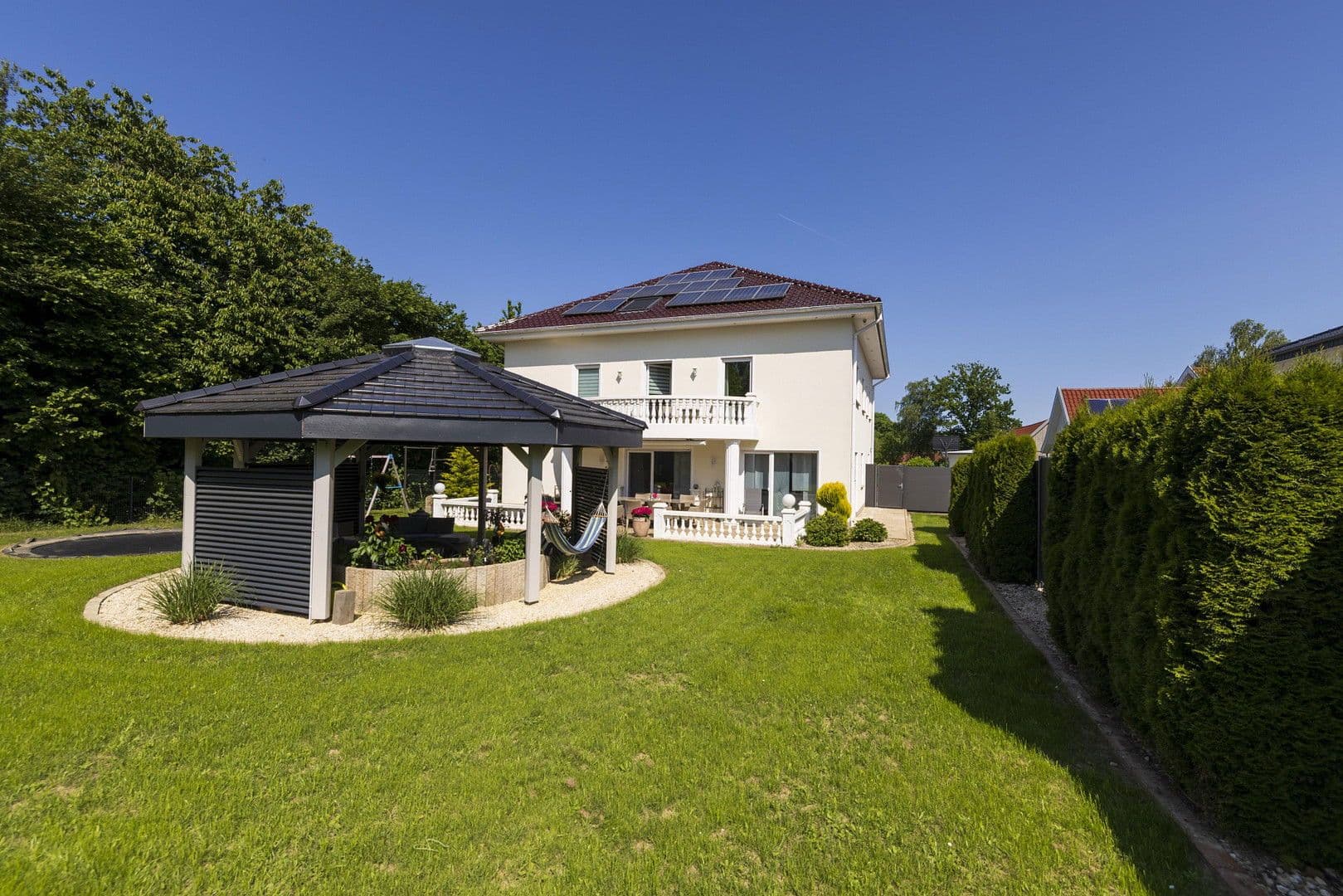 Prodej domu 367 m², pozemek 950 m², Hiddenhausen, Severní Porýní-Vestfálsko Prodej domu 367 m², pozemek 950 m², Hiddenhausen, Severní Porýní-Vestfálsko