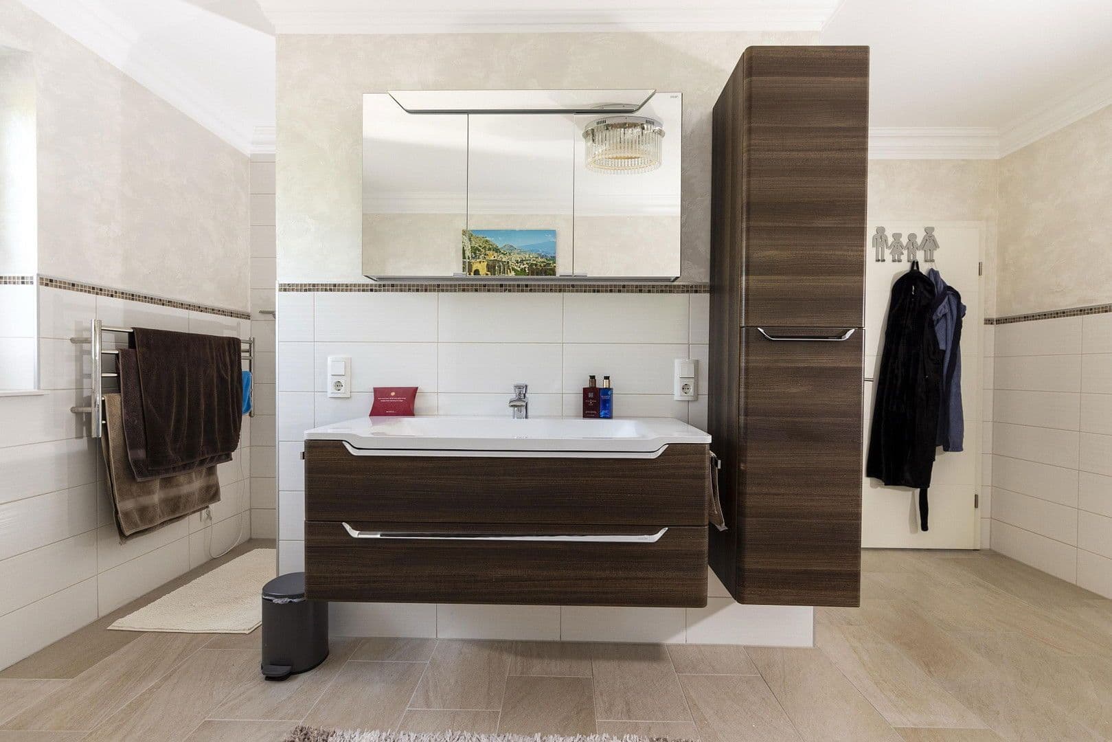 Prodej domu 367 m², pozemek 950 m², Hiddenhausen, Severní Porýní-Vestfálsko Prodej domu 367 m², pozemek 950 m², Hiddenhausen, Severní Porýní-Vestfálsko