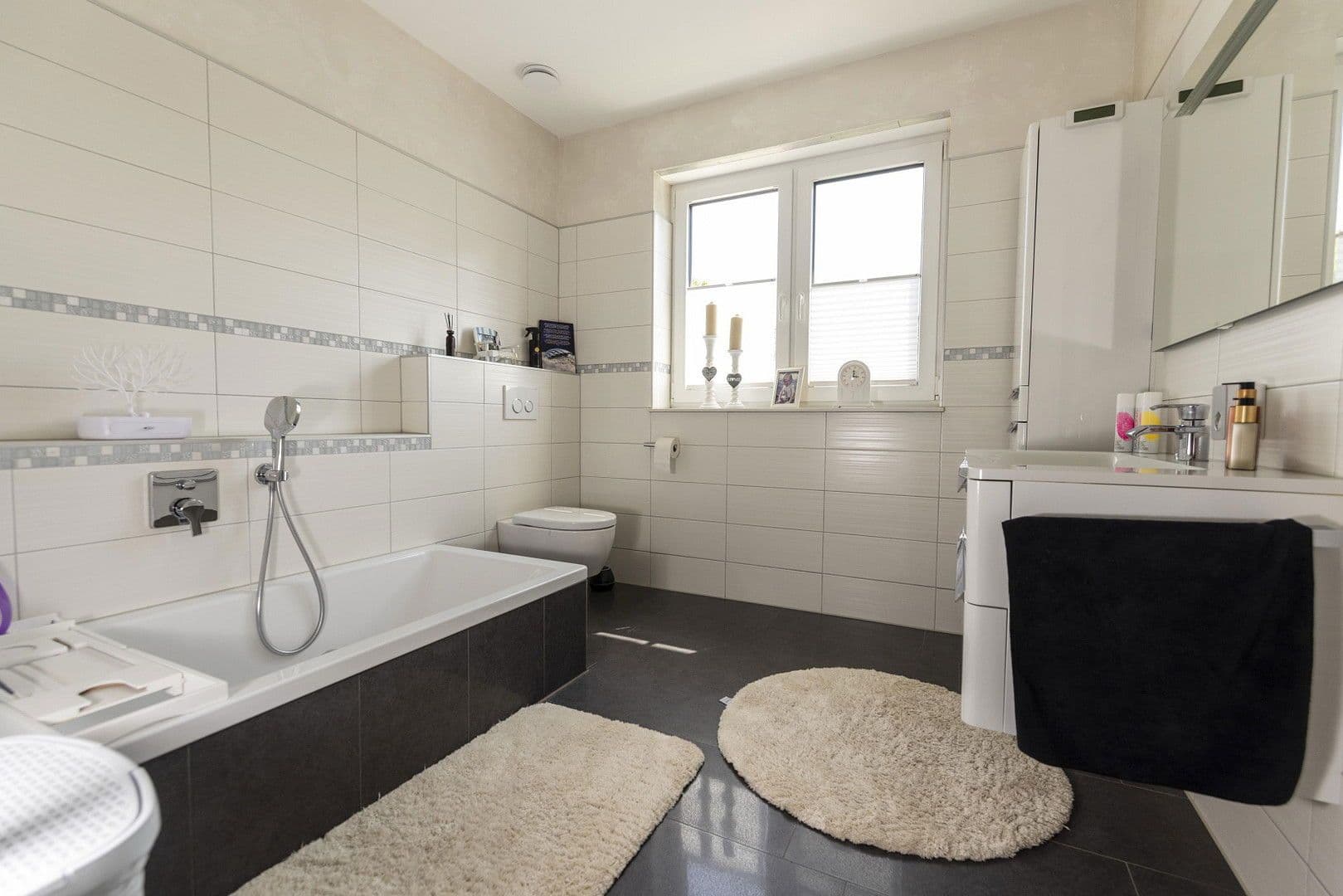 Prodej domu 367 m², pozemek 950 m², Hiddenhausen, Severní Porýní-Vestfálsko Prodej domu 367 m², pozemek 950 m², Hiddenhausen, Severní Porýní-Vestfálsko