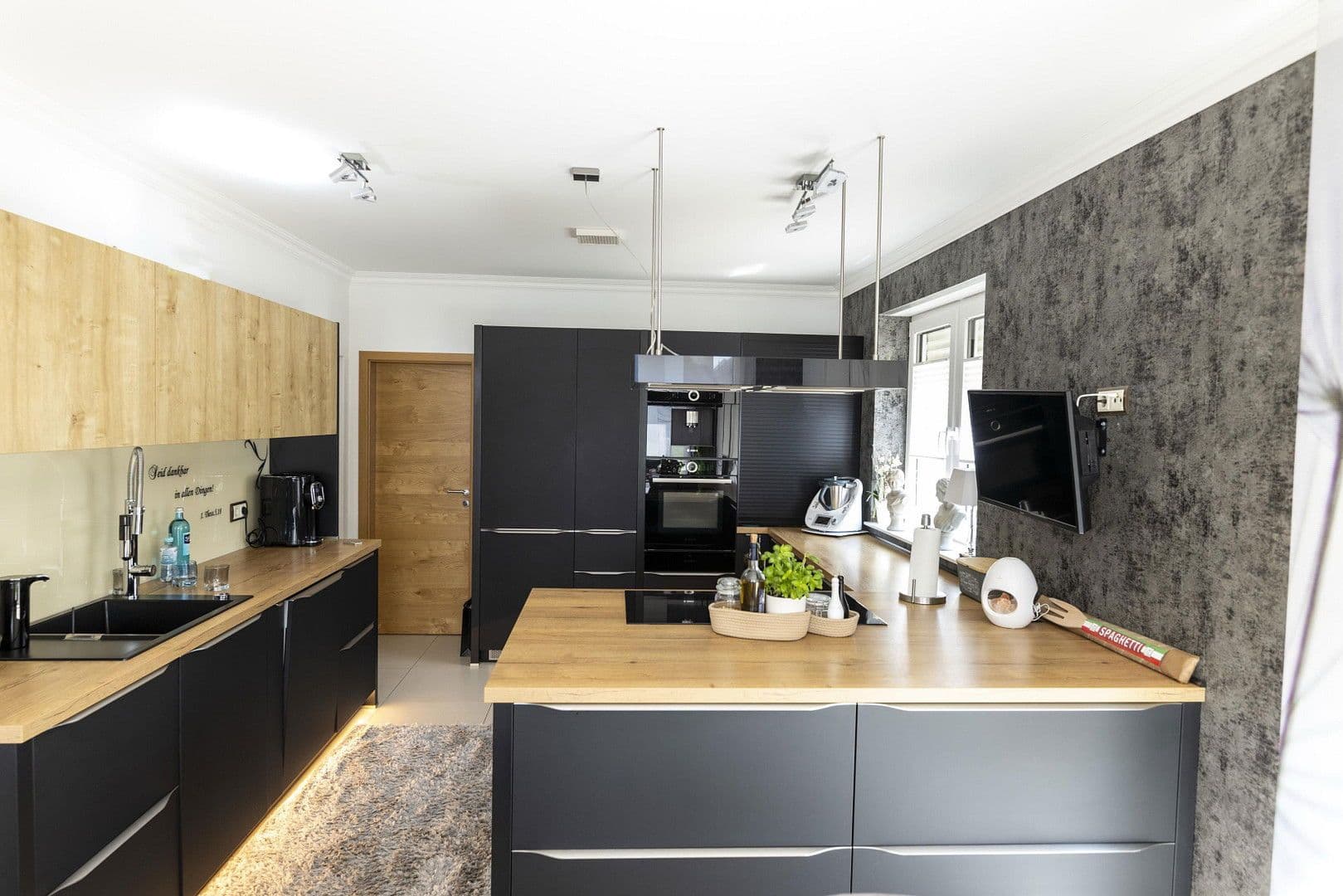 Prodej domu 367 m², pozemek 950 m², Hiddenhausen, Severní Porýní-Vestfálsko Prodej domu 367 m², pozemek 950 m², Hiddenhausen, Severní Porýní-Vestfálsko