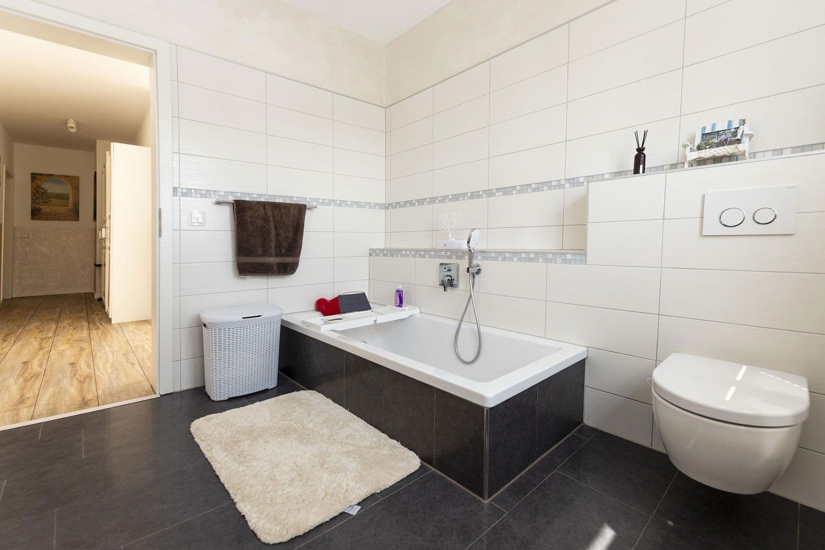 Prodej domu 367 m², pozemek 950 m², Hiddenhausen, Severní Porýní-Vestfálsko Prodej domu 367 m², pozemek 950 m², Hiddenhausen, Severní Porýní-Vestfálsko