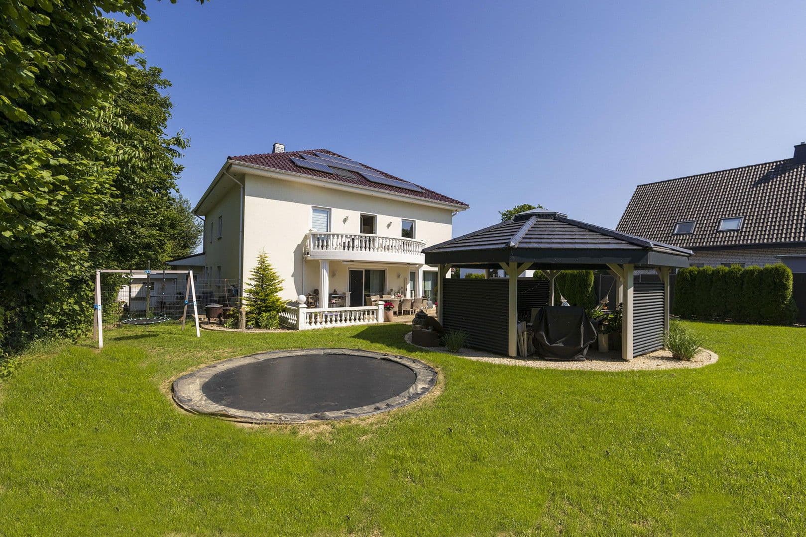 Prodej domu 367 m², pozemek 950 m², Hiddenhausen, Severní Porýní-Vestfálsko Prodej domu 367 m², pozemek 950 m², Hiddenhausen, Severní Porýní-Vestfálsko