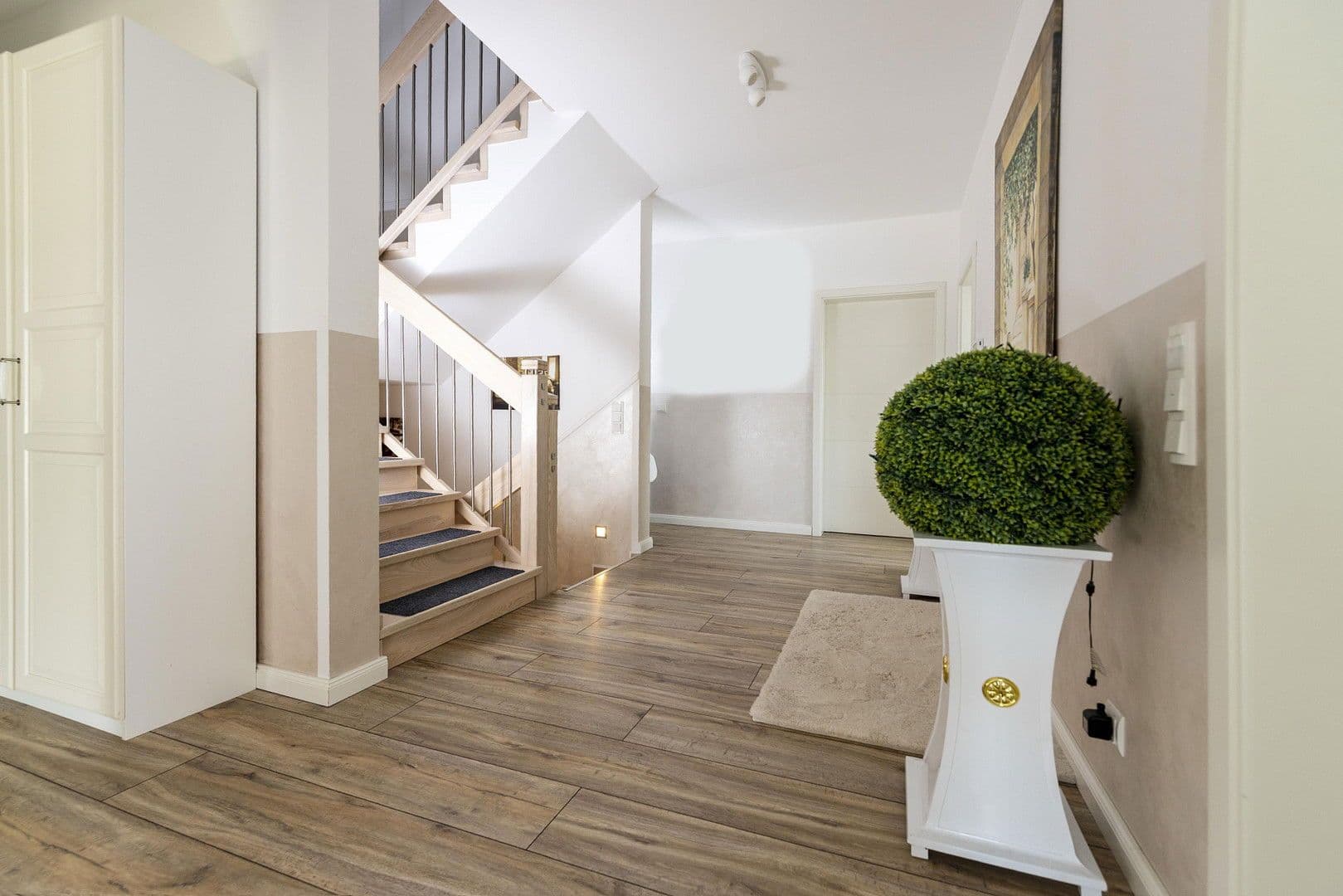 Prodej domu 367 m², pozemek 950 m², Hiddenhausen, Severní Porýní-Vestfálsko Prodej domu 367 m², pozemek 950 m², Hiddenhausen, Severní Porýní-Vestfálsko