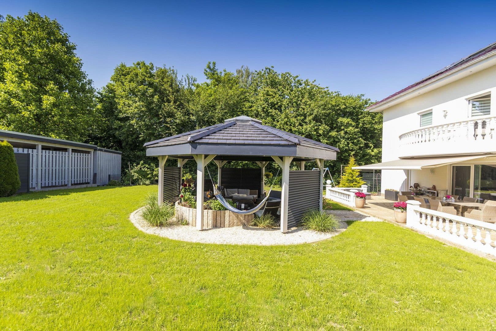 Prodej domu 367 m², pozemek 950 m², Hiddenhausen, Severní Porýní-Vestfálsko Prodej domu 367 m², pozemek 950 m², Hiddenhausen, Severní Porýní-Vestfálsko