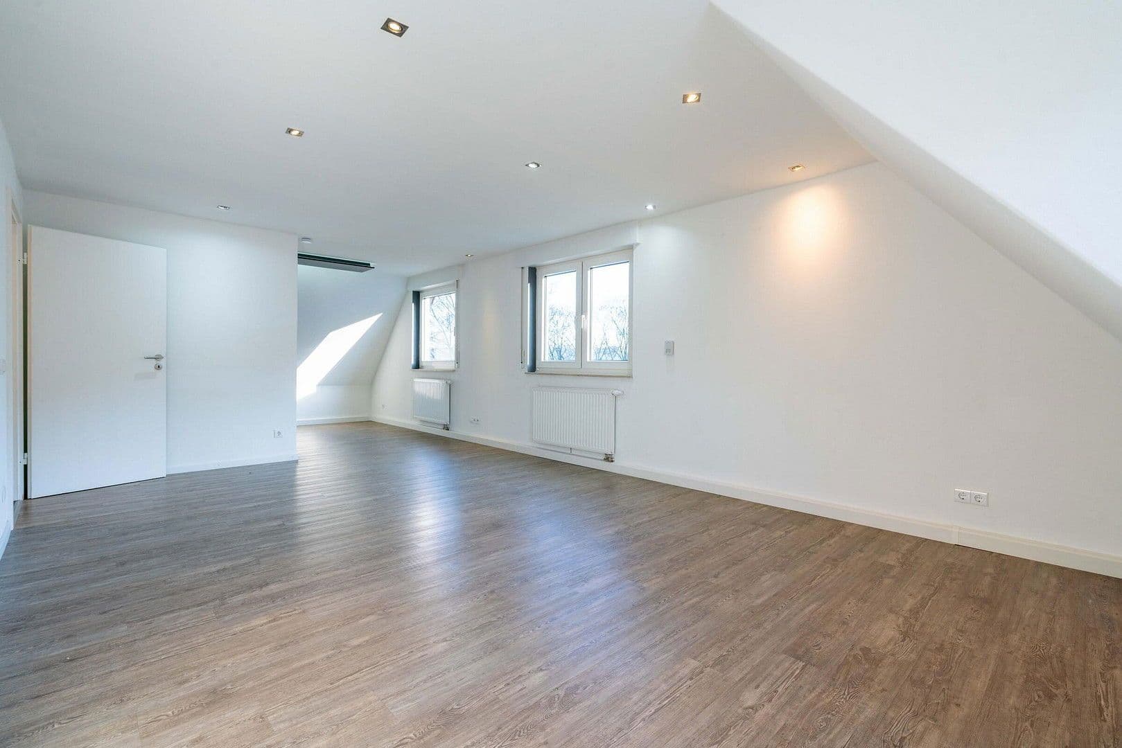 Prodej domu 180 m², pozemek 1.046 m², Birkenstraße 11, Lorch, Bádensko-Württembersko Prodej domu 180 m², pozemek 1.046 m², Birkenstraße 11, Lorch, Bádensko-Württembersko