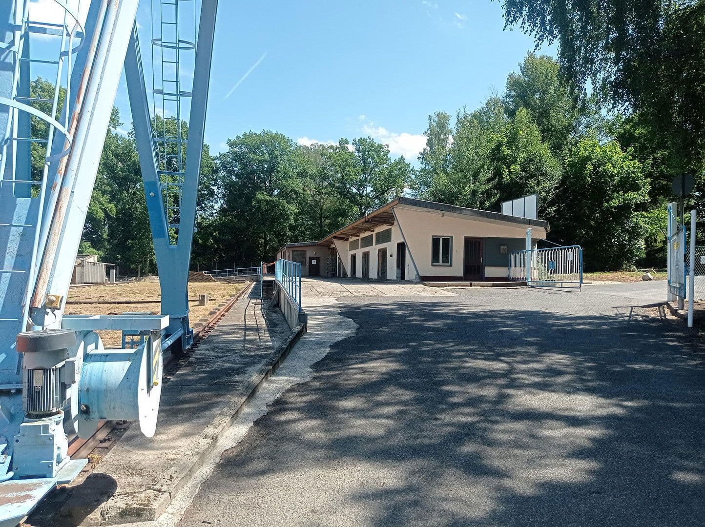 Prodej nebytového prostoru 9.536 m², Nízké, Sasko Prodej nebytového prostoru 9.536 m², Nízké, Sasko