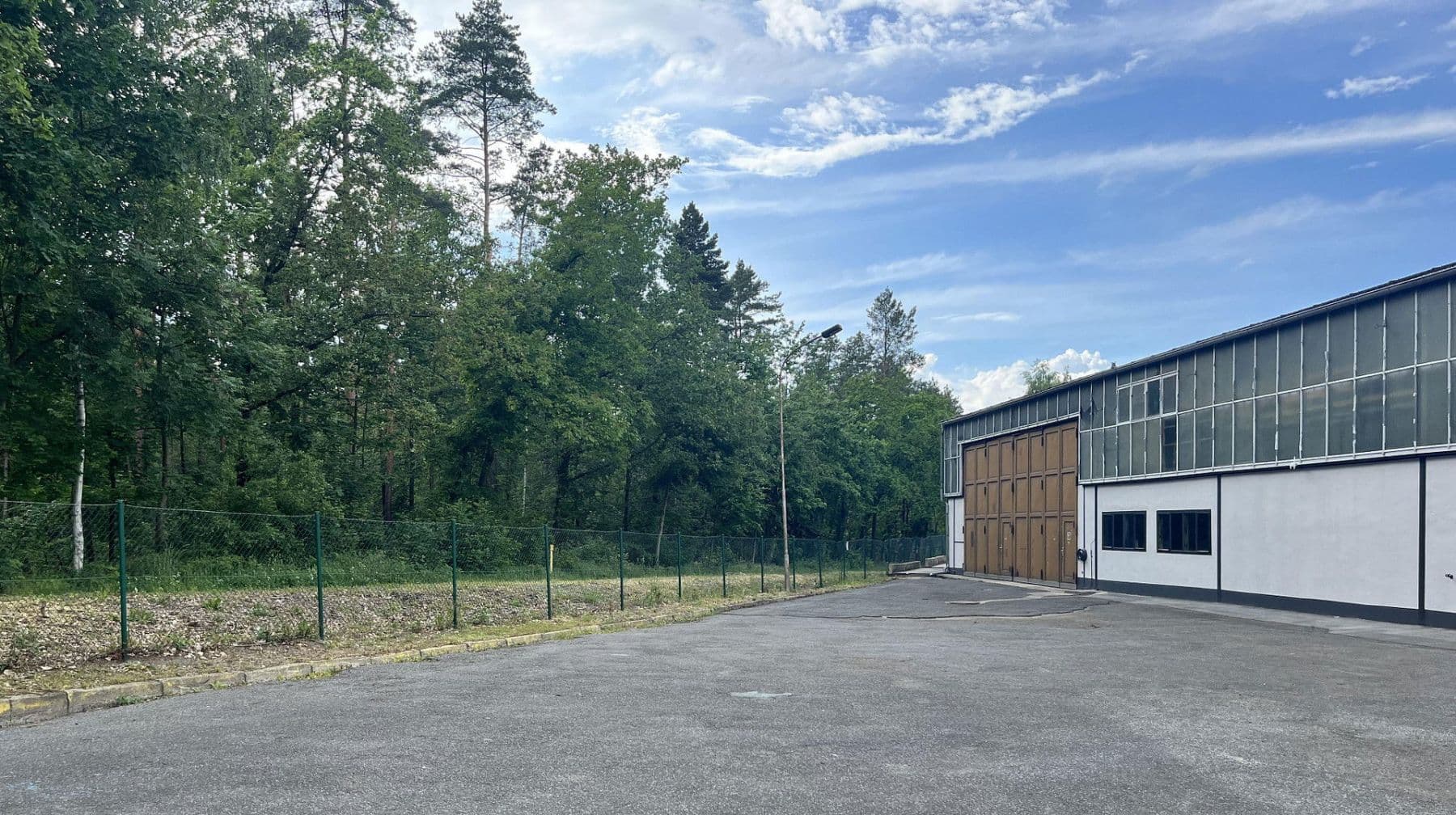 Prodej nebytového prostoru 9.536 m², Nízké, Sasko Prodej nebytového prostoru 9.536 m², Nízké, Sasko