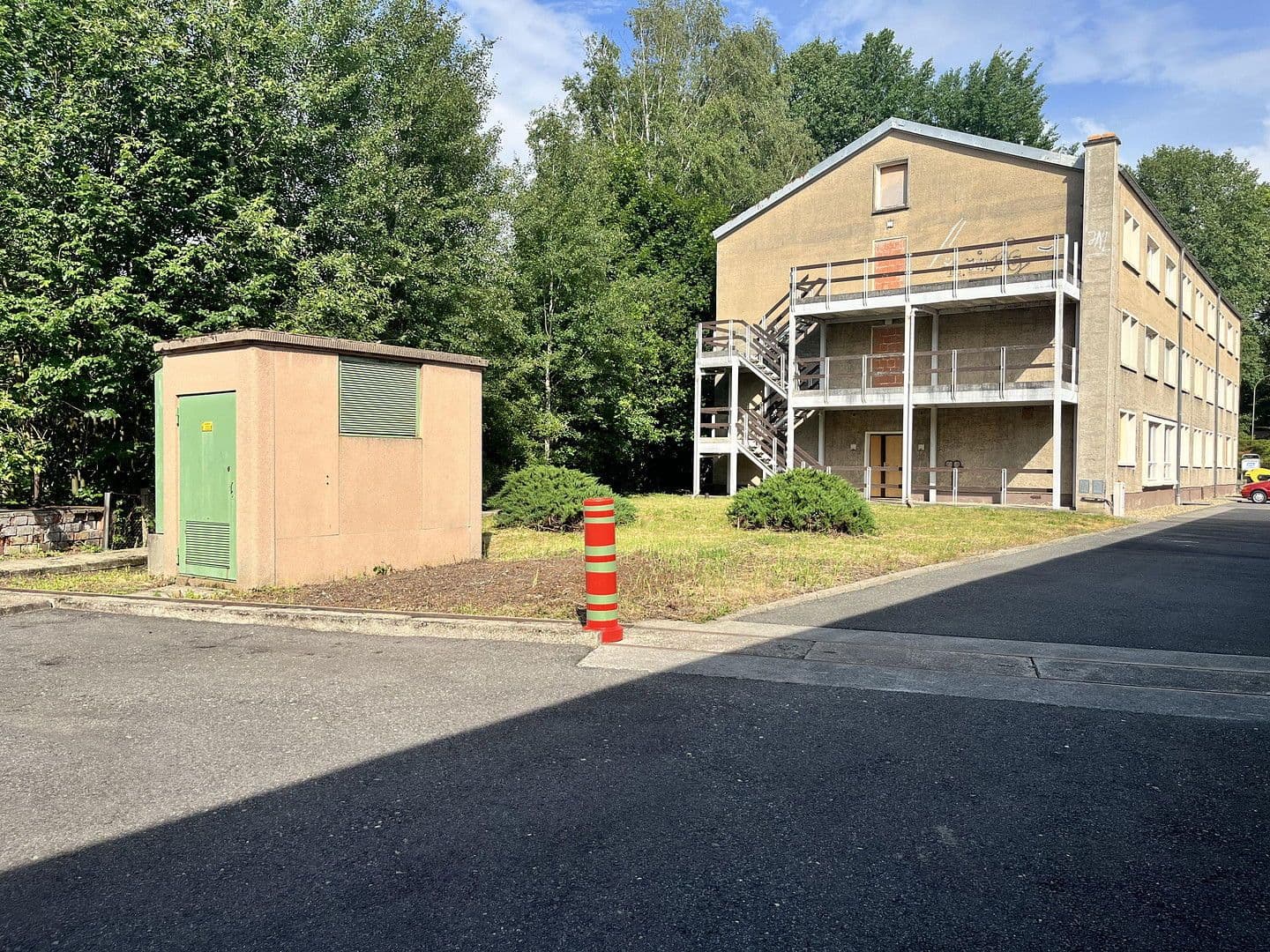 Prodej nebytového prostoru 9.536 m², Nízké, Sasko Prodej nebytového prostoru 9.536 m², Nízké, Sasko