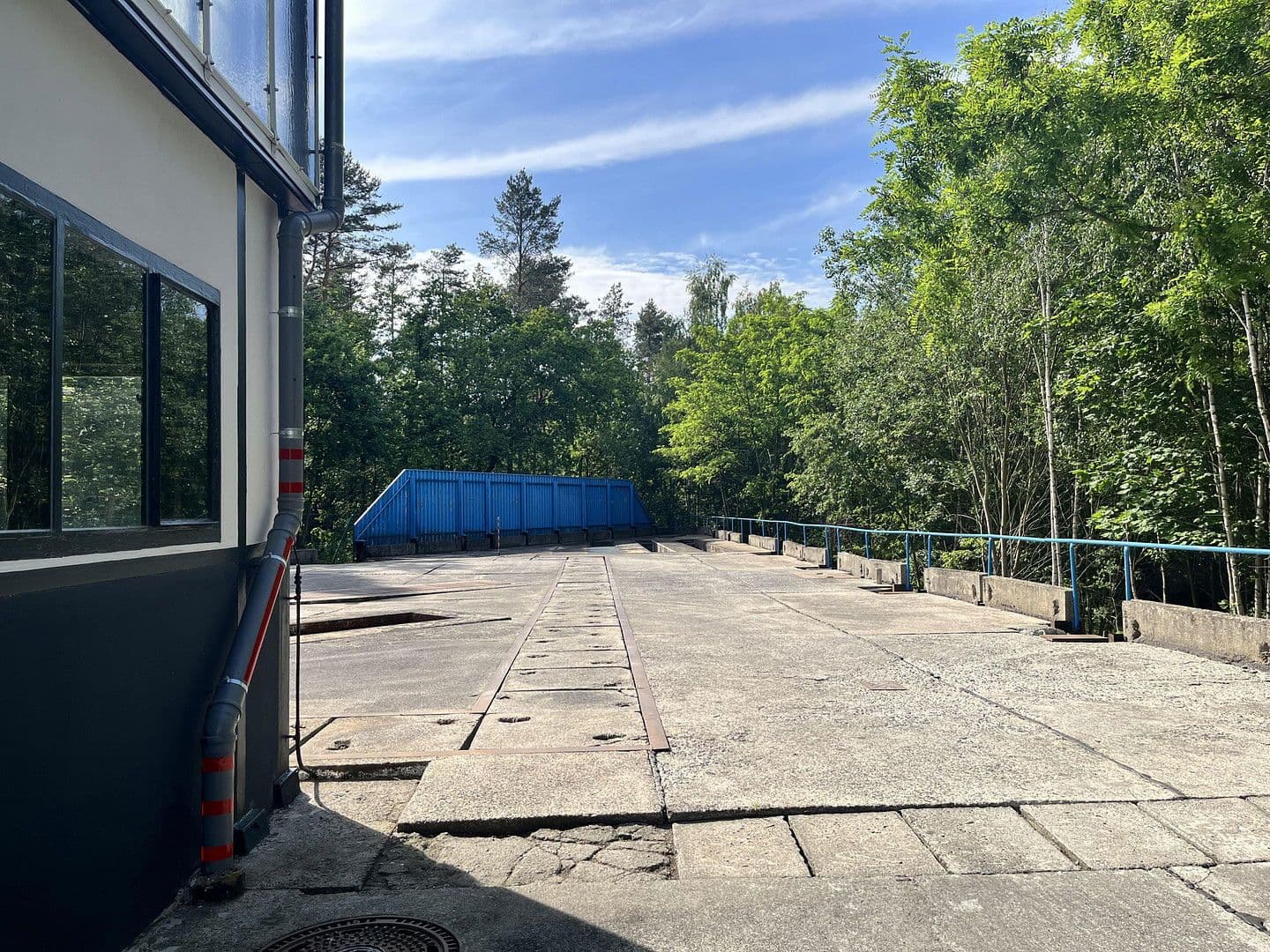 Prodej nebytového prostoru 9.536 m², Nízké, Sasko Prodej nebytového prostoru 9.536 m², Nízké, Sasko