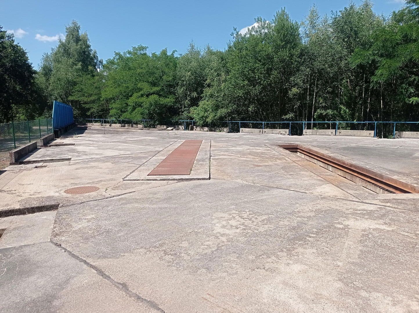 Prodej nebytového prostoru 9.536 m², Nízké, Sasko Prodej nebytového prostoru 9.536 m², Nízké, Sasko