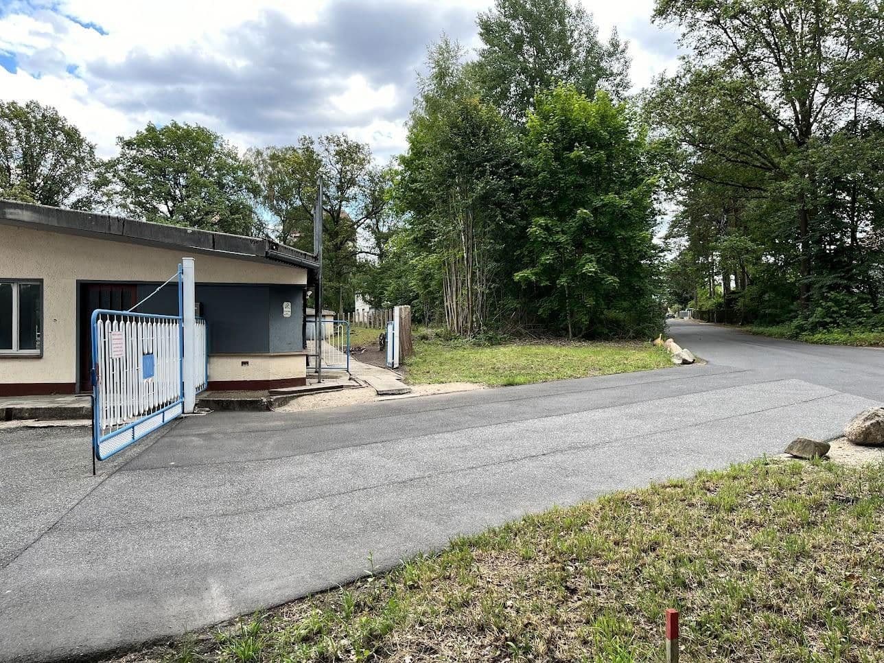 Prodej nebytového prostoru 9.536 m², Nízké, Sasko Prodej nebytového prostoru 9.536 m², Nízké, Sasko