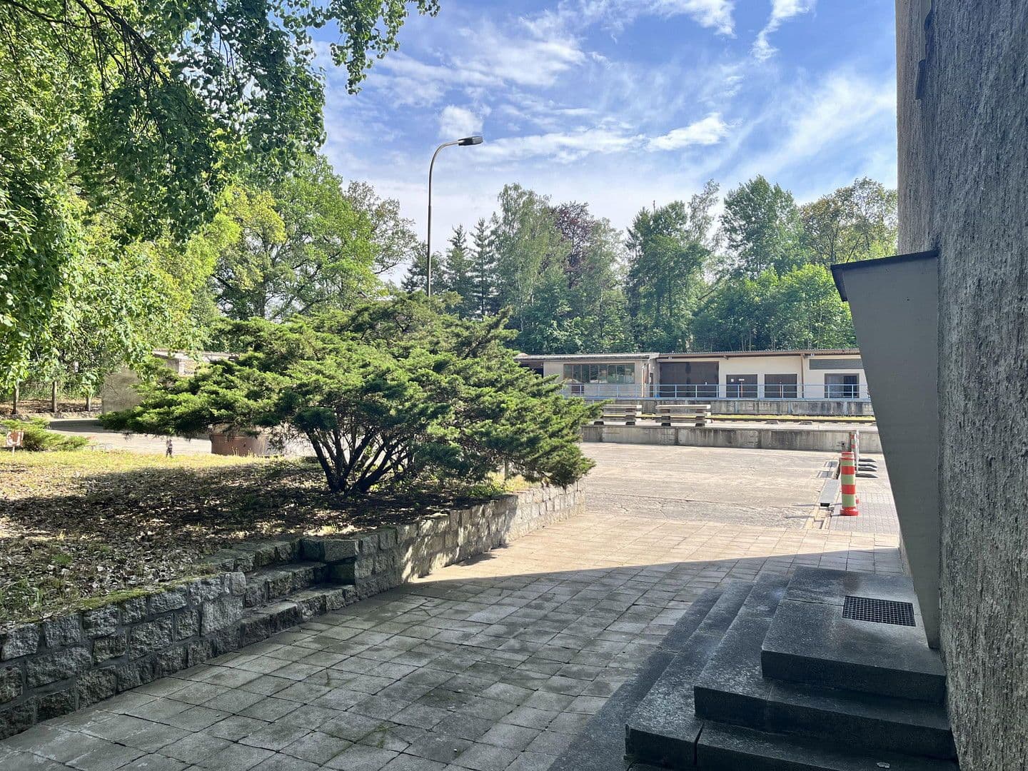 Prodej nebytového prostoru 9.536 m², Nízké, Sasko Prodej nebytového prostoru 9.536 m², Nízké, Sasko