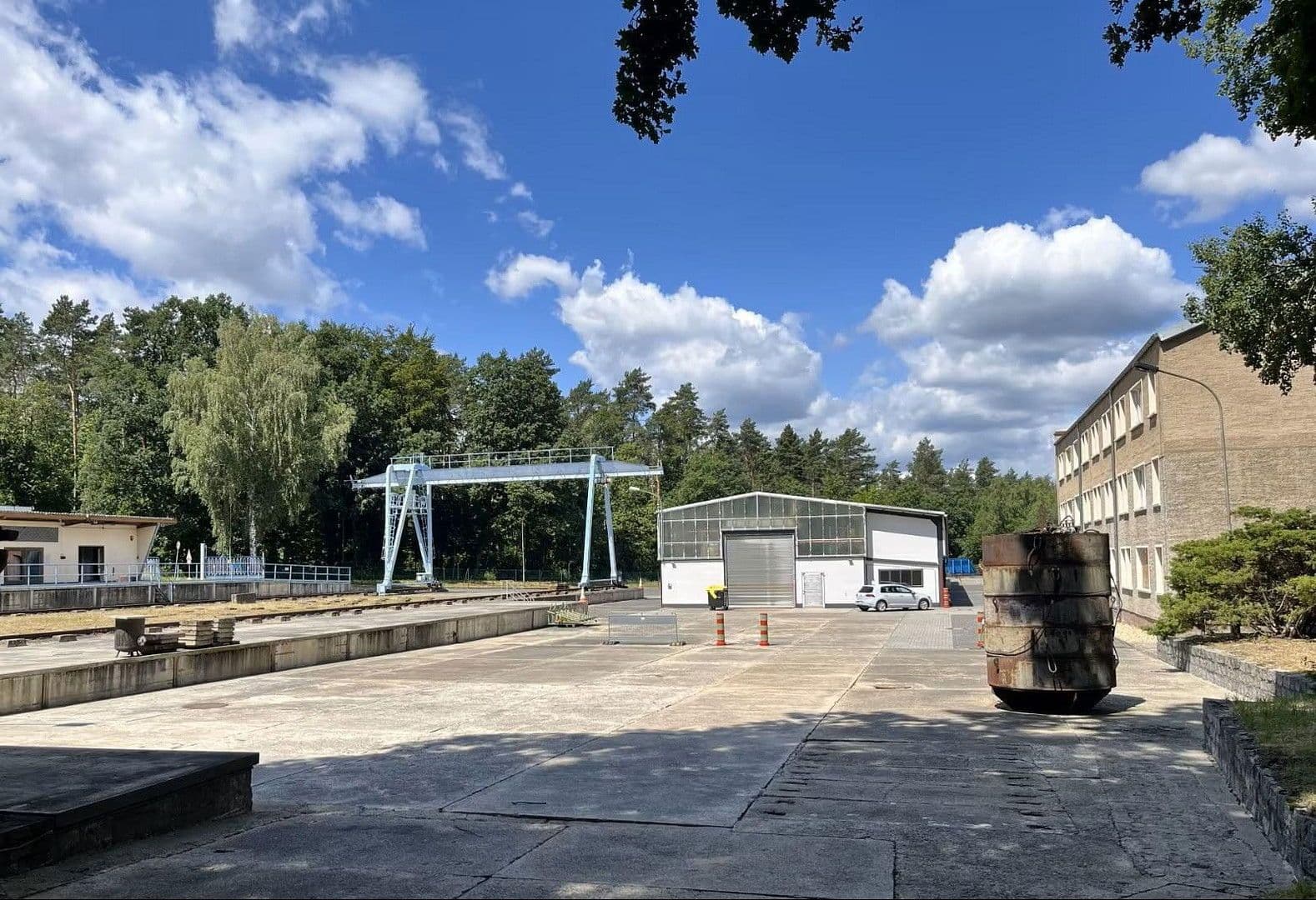 Prodej nebytového prostoru 9.536 m², Nízké, Sasko Prodej nebytového prostoru 9.536 m², Nízké, Sasko