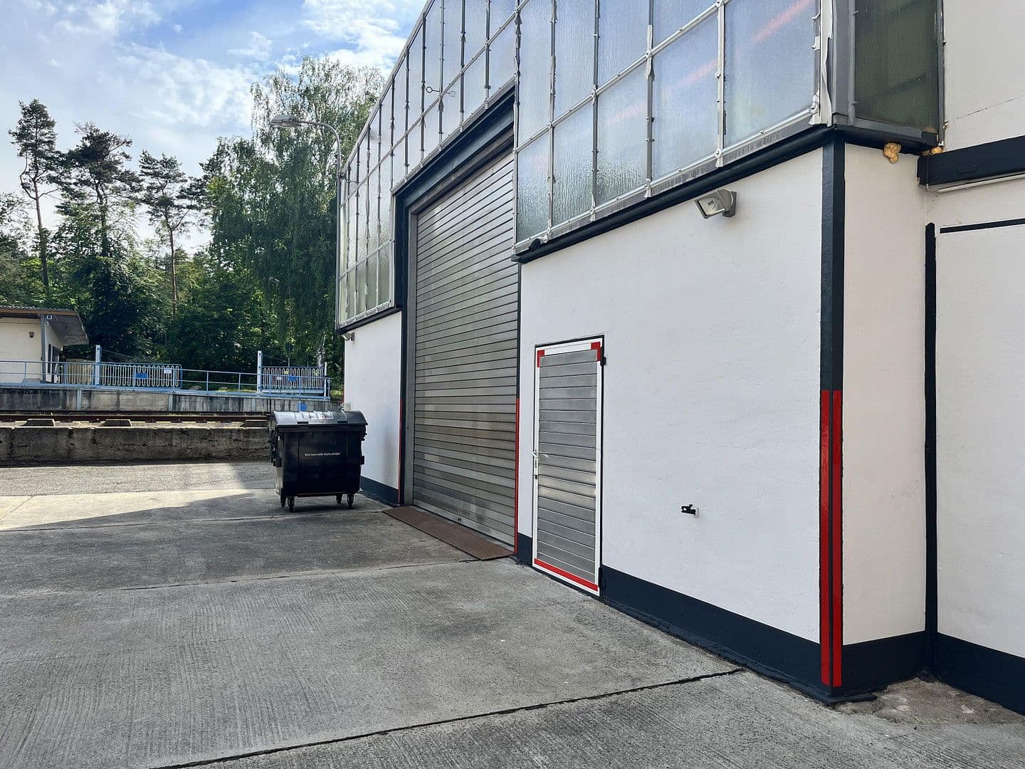 Prodej nebytového prostoru 9.536 m², Nízké, Sasko Prodej nebytového prostoru 9.536 m², Nízké, Sasko