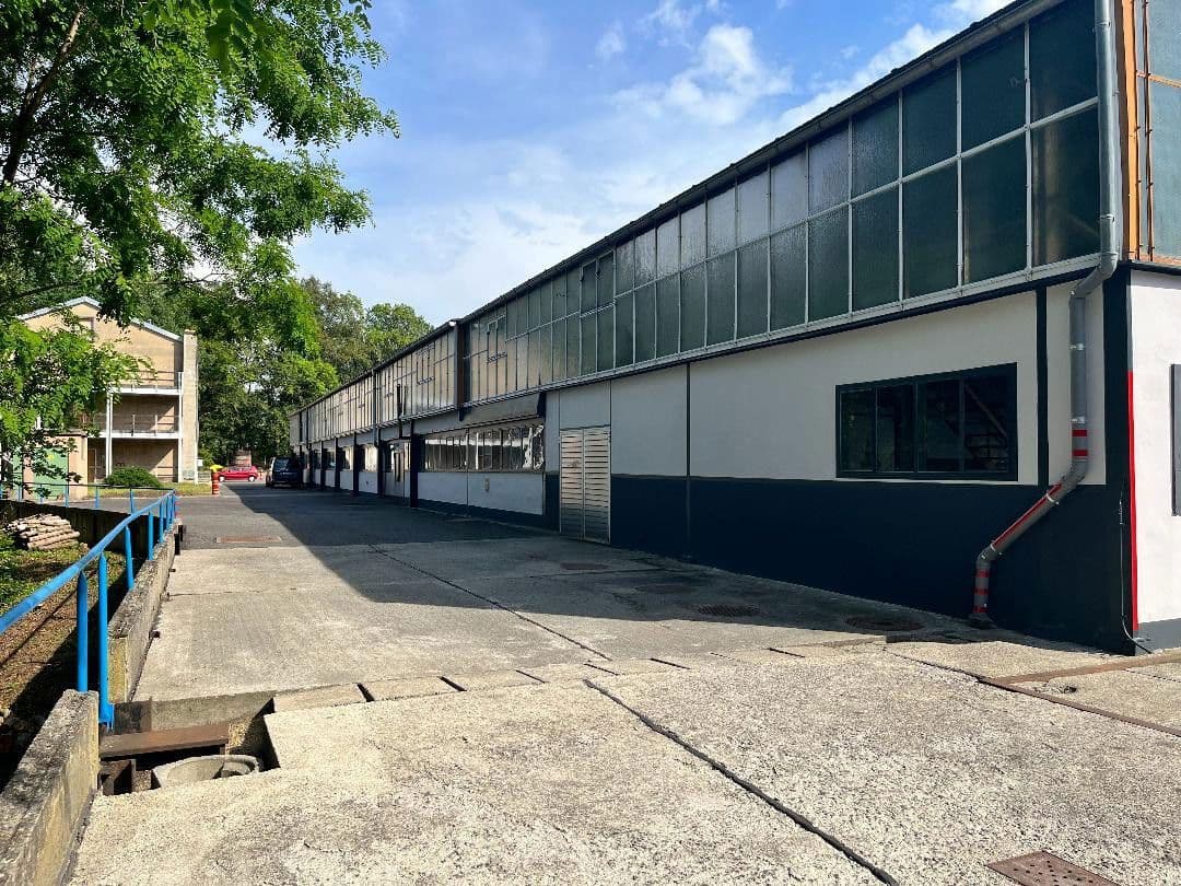 Prodej nebytového prostoru 9.536 m², Nízké, Sasko Prodej nebytového prostoru 9.536 m², Nízké, Sasko