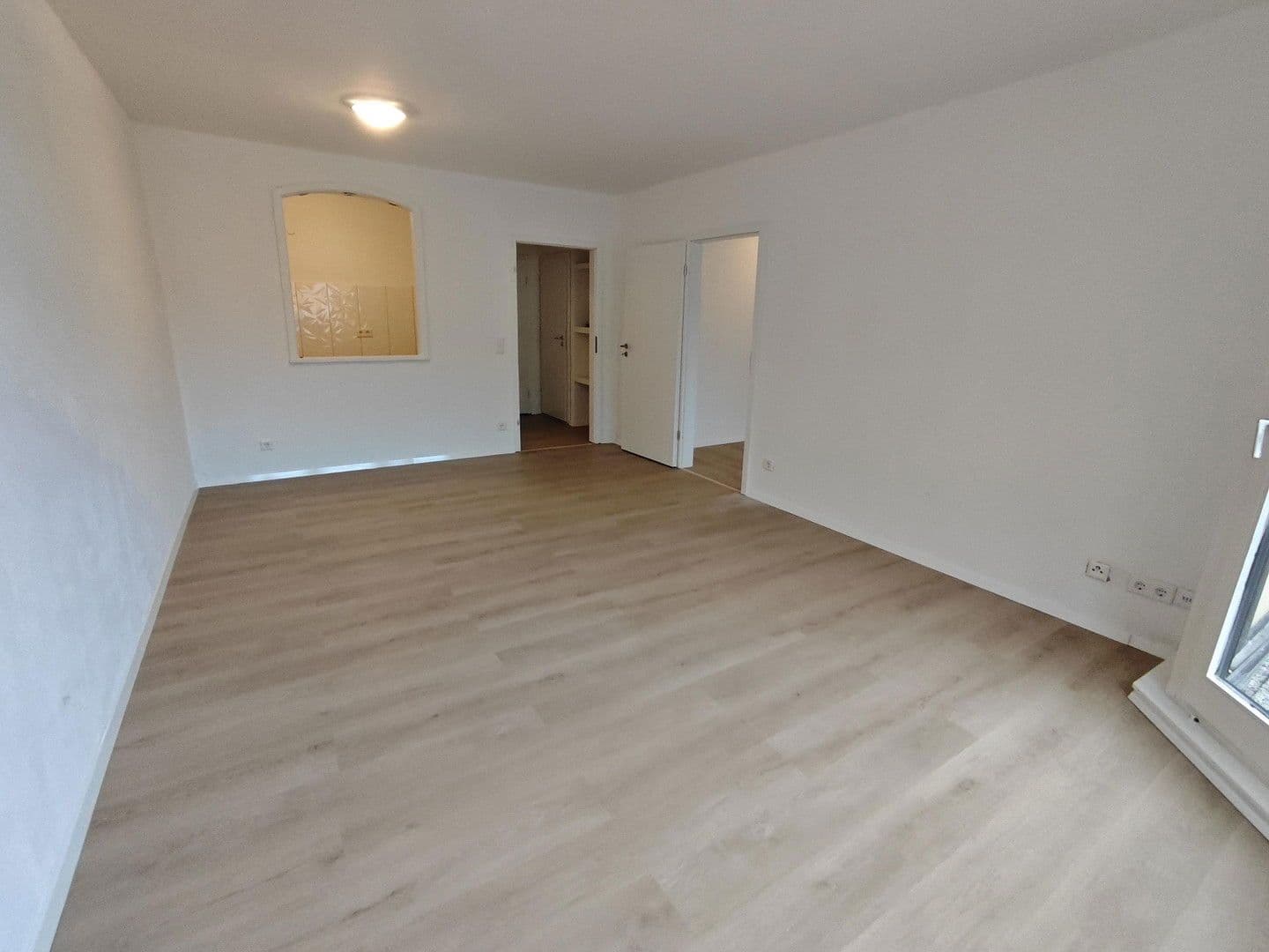 Pronájem bytu 2+1 49 m², Knollstraße 6, Ludwigshafen, Porýní-Falc Pronájem bytu 2+1 49 m², Knollstraße 6, Ludwigshafen, Porýní-Falc
