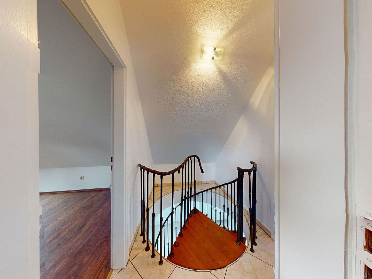 Prodej bytu 5+1 120 m², Rohrlachstrasse 5, Ludwigshafen, Porýní-Falc Prodej bytu 5+1 120 m², Rohrlachstrasse 5, Ludwigshafen, Porýní-Falc