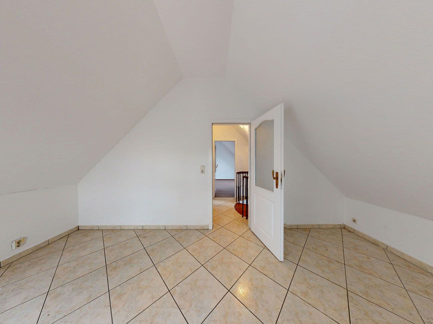 Prodej bytu 5+1 120 m², Rohrlachstrasse 5, Ludwigshafen, Porýní-Falc Prodej bytu 5+1 120 m², Rohrlachstrasse 5, Ludwigshafen, Porýní-Falc