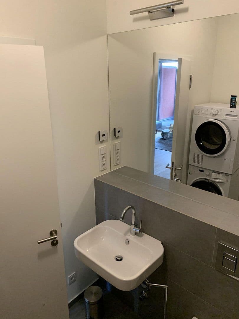 Pronájem bytu 2+1 50 m², Genthinerstraße 46, Berlin, Berlín Pronájem bytu 2+1 50 m², Genthinerstraße 46, Berlin, Berlín