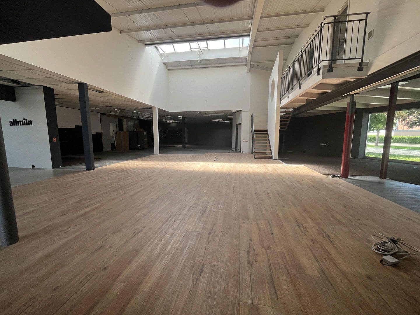 Pronájem nebytového prostoru 380 m², Georg-Fischer-Straße 32, Singen (Hohentwiel), Bádensko-Württembersko Pronájem nebytového prostoru 380 m², Georg-Fischer-Straße 32, Singen (Hohentwiel), Bádensko-Württembersko