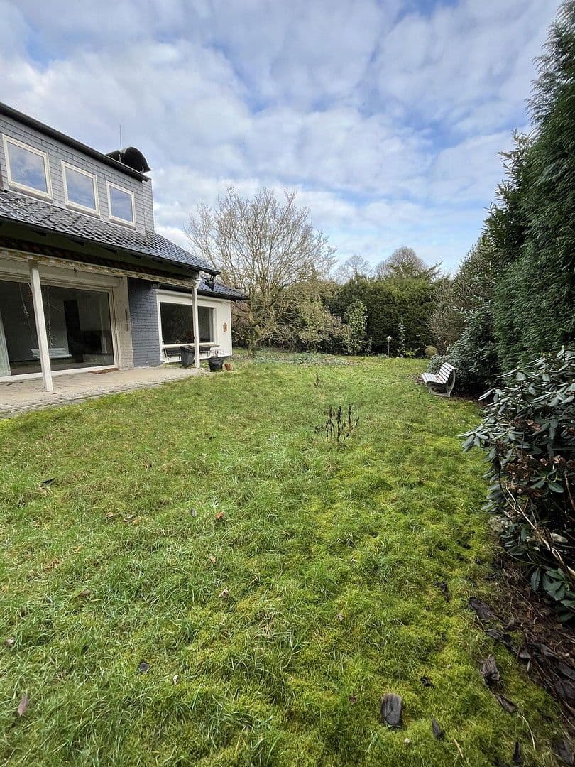 Prodej domu 230 m², pozemek 1.463 m², Königgrätzerstr. 12, Solingen, Severní Porýní-Vestfálsko Prodej domu 230 m², pozemek 1.463 m², Königgrätzerstr. 12, Solingen, Severní Porýní-Vestfálsko