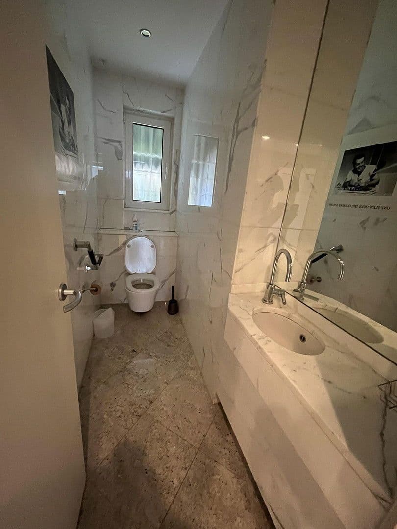 Prodej domu 230 m², pozemek 1.463 m², Königgrätzerstr. 12, Solingen, Severní Porýní-Vestfálsko Prodej domu 230 m², pozemek 1.463 m², Königgrätzerstr. 12, Solingen, Severní Porýní-Vestfálsko