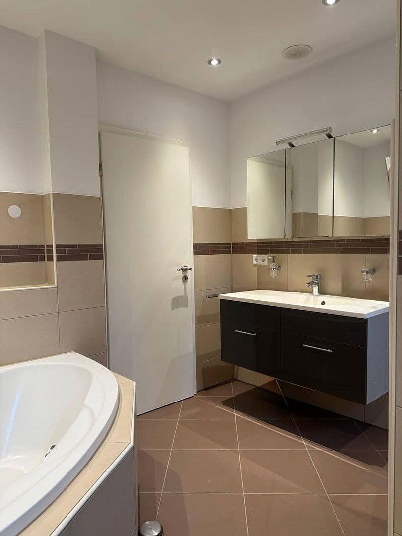 Prodej bytu 3+1 75 m², Horsterstrasse 434, Gelsenkirchen, Severní Porýní-Vestfálsko Prodej bytu 3+1 75 m², Horsterstrasse 434, Gelsenkirchen, Severní Porýní-Vestfálsko