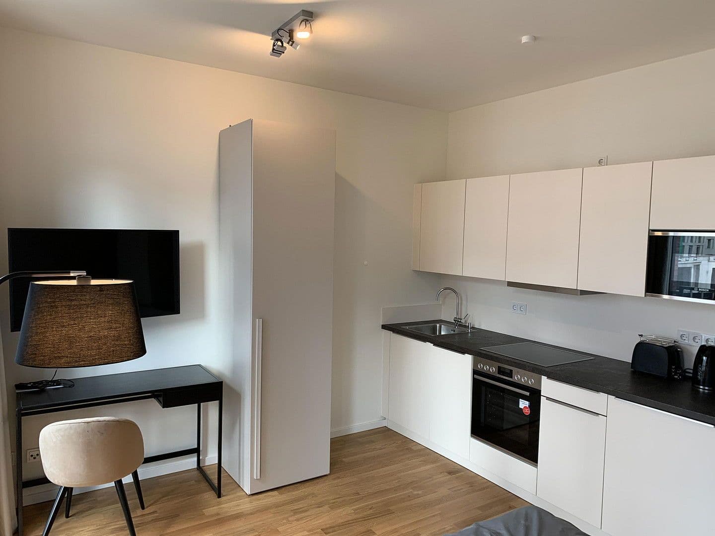 Pronájem bytu 1+1 26 m², Genthinerstr 44, Berlin, Berlín Pronájem bytu 1+1 26 m², Genthinerstr 44, Berlin, Berlín