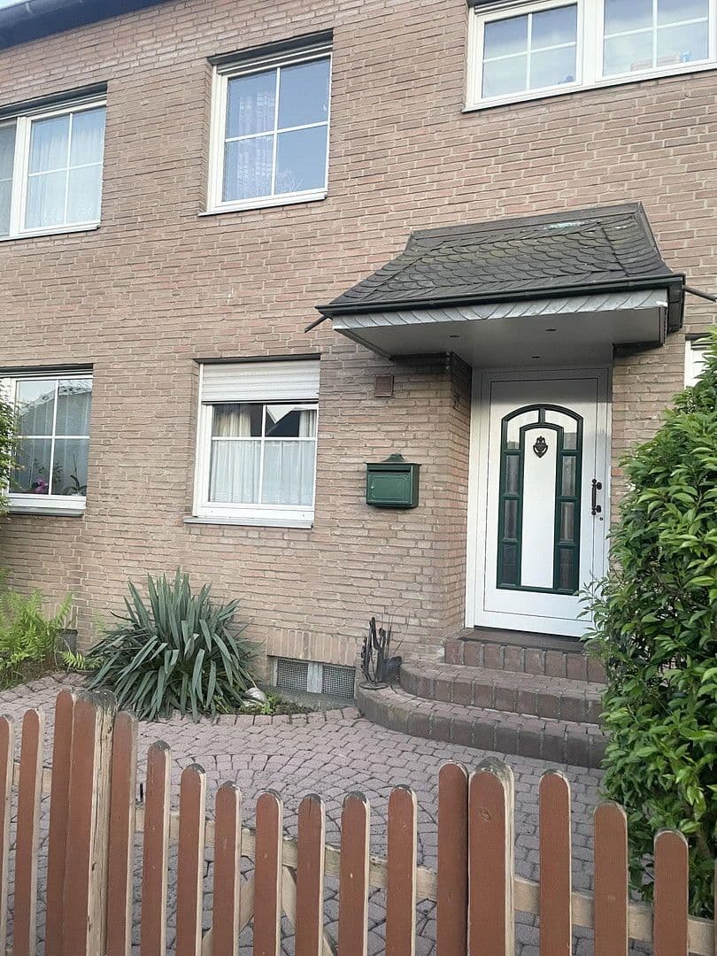 Prodej domu 205 m², pozemek 390 m², Neuss, Severní Porýní-Vestfálsko Prodej domu 205 m², pozemek 390 m², Neuss, Severní Porýní-Vestfálsko