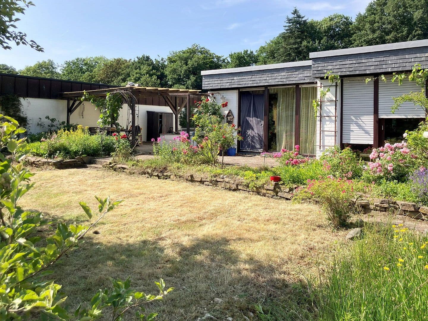 Prodej domu 232 m², pozemek 600 m², Erkrath, Severní Porýní-Vestfálsko Prodej domu 232 m², pozemek 600 m², Erkrath, Severní Porýní-Vestfálsko