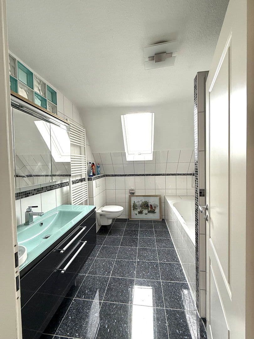 Prodej domu 237 m², pozemek 610 m², Mühlacker, Bádensko-Württembersko Prodej domu 237 m², pozemek 610 m², Mühlacker, Bádensko-Württembersko