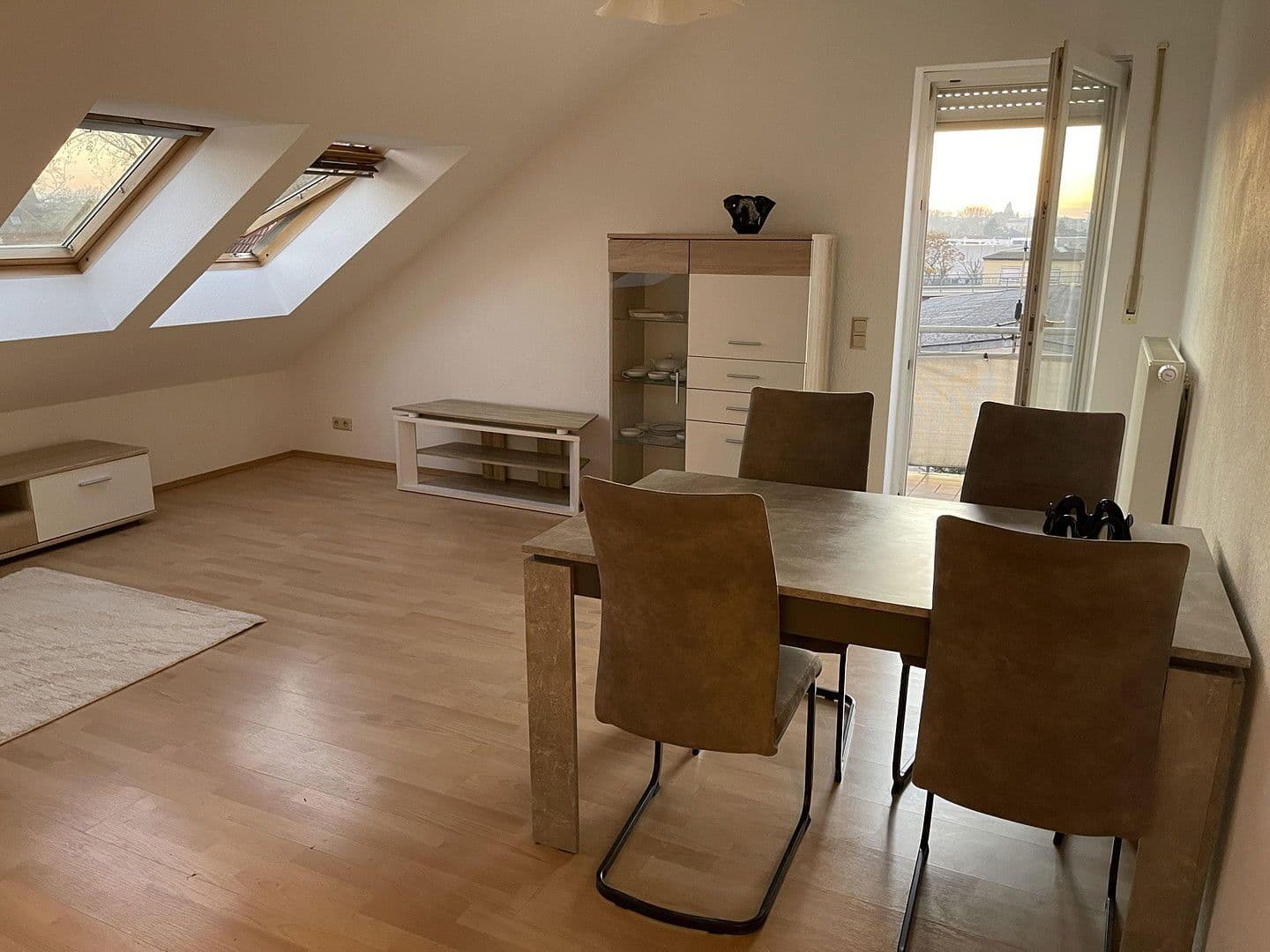 Pronájem bytu 3+1 85 m², Mainz-Kostheim, Hessen Pronájem bytu 3+1 85 m², Mainz-Kostheim, Hessen