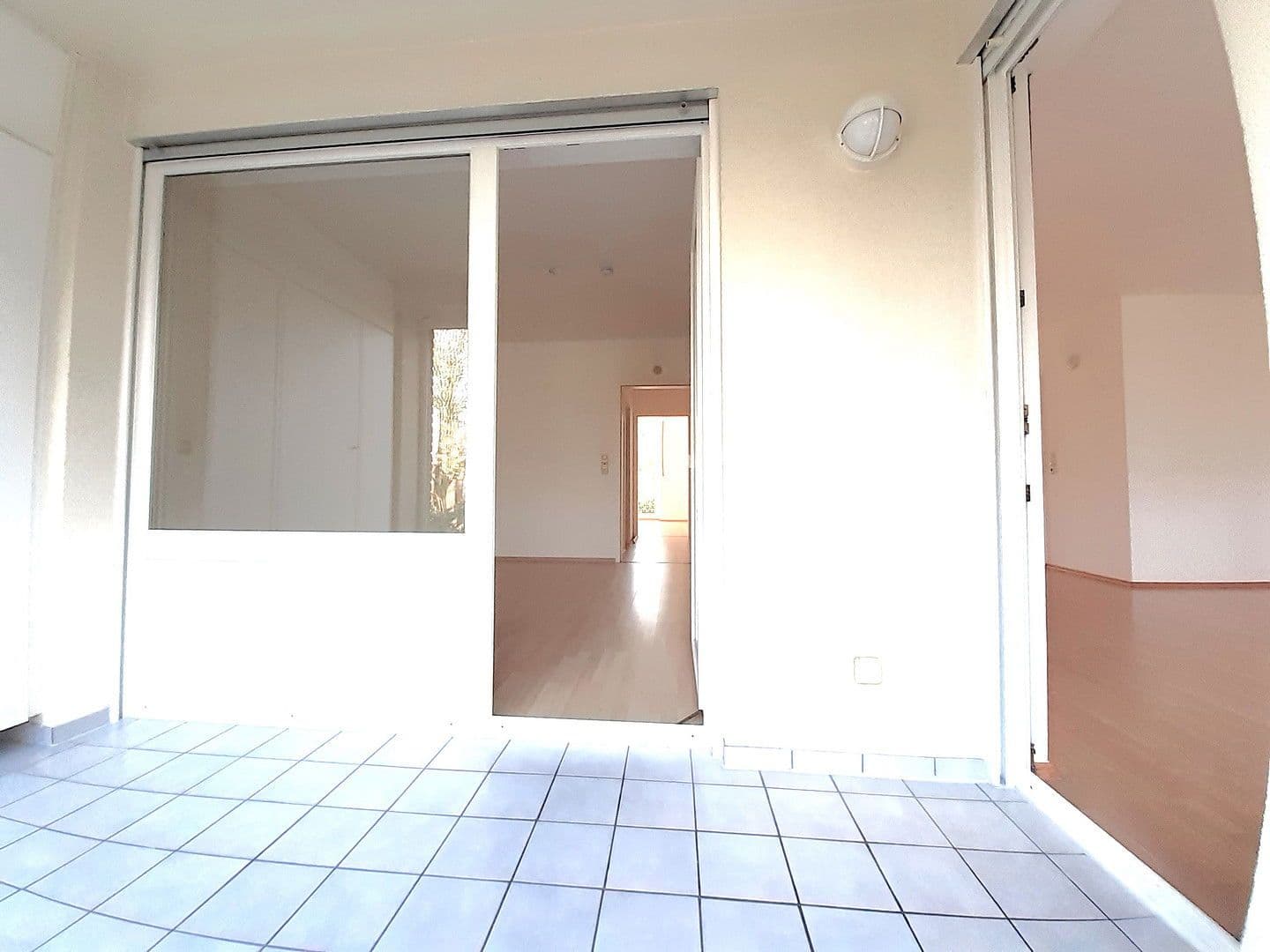 Pronájem bytu 3+1 90 m², Rheinbrohler Weg 30, Düsseldorf, Severní Porýní-Vestfálsko Pronájem bytu 3+1 90 m², Rheinbrohler Weg 30, Düsseldorf, Severní Porýní-Vestfálsko