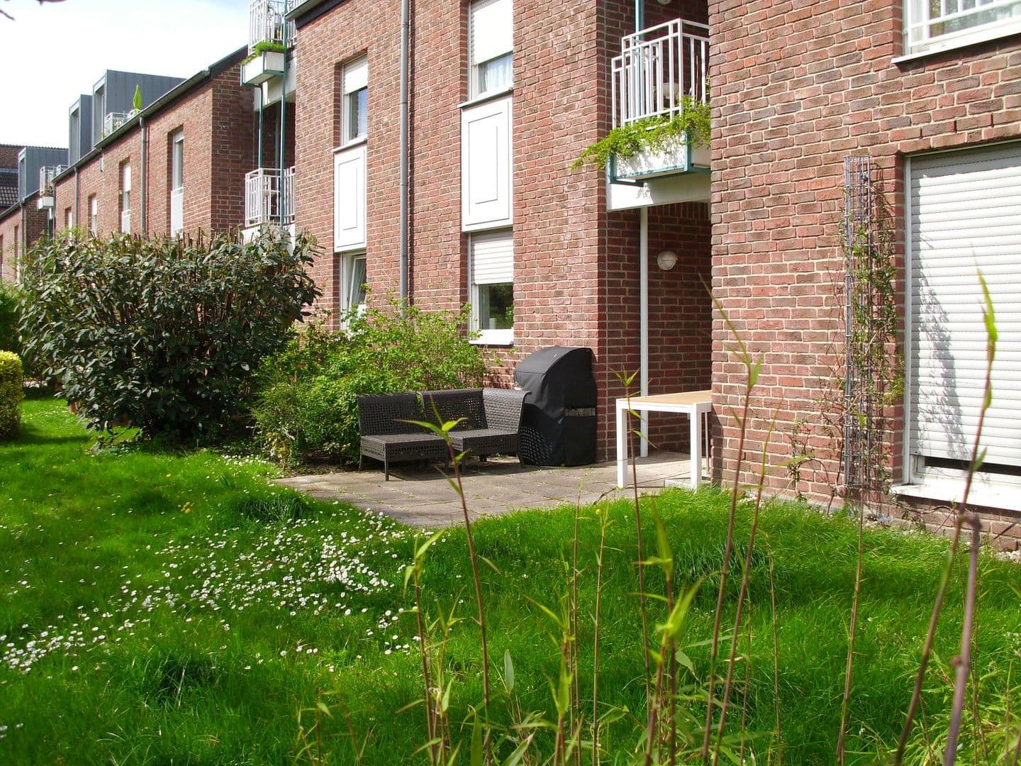 Pronájem bytu 3+1 90 m², Rheinbrohler Weg 30, Düsseldorf, Severní Porýní-Vestfálsko Pronájem bytu 3+1 90 m², Rheinbrohler Weg 30, Düsseldorf, Severní Porýní-Vestfálsko