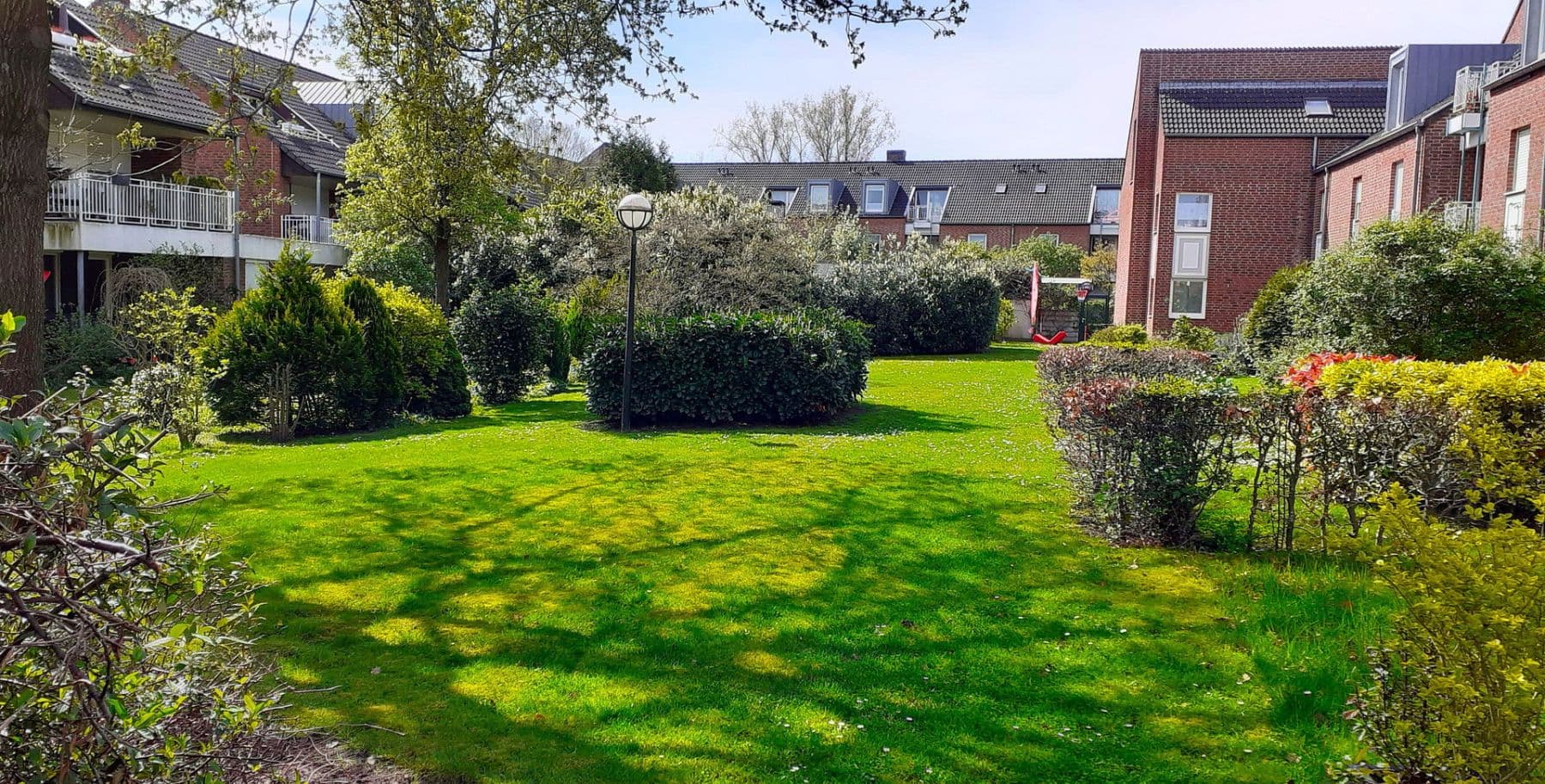 Pronájem bytu 3+1 90 m², Rheinbrohler Weg 30, Düsseldorf, Severní Porýní-Vestfálsko Pronájem bytu 3+1 90 m², Rheinbrohler Weg 30, Düsseldorf, Severní Porýní-Vestfálsko